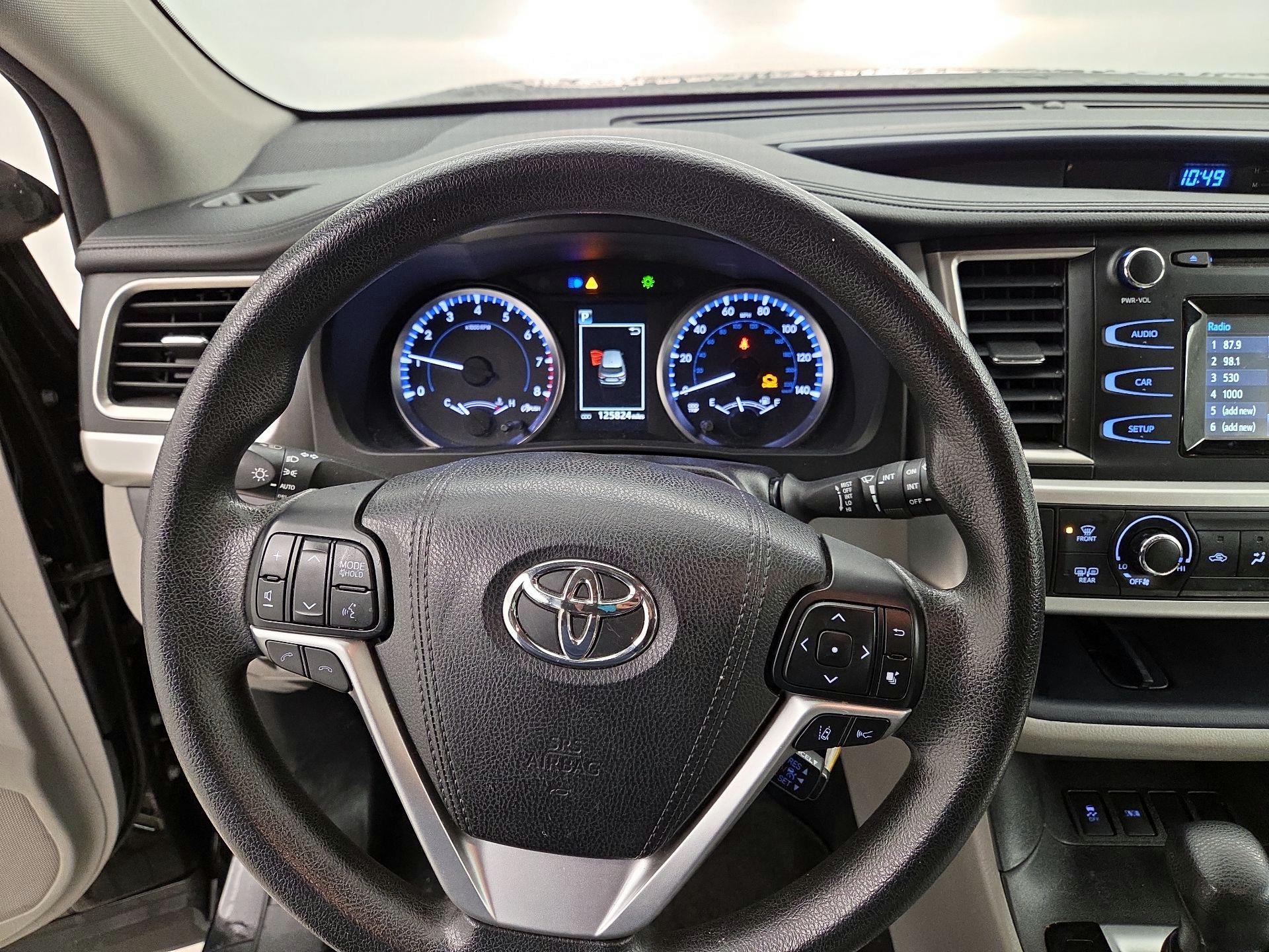 Thumbnail: 2017 Toyota Highlander - 10