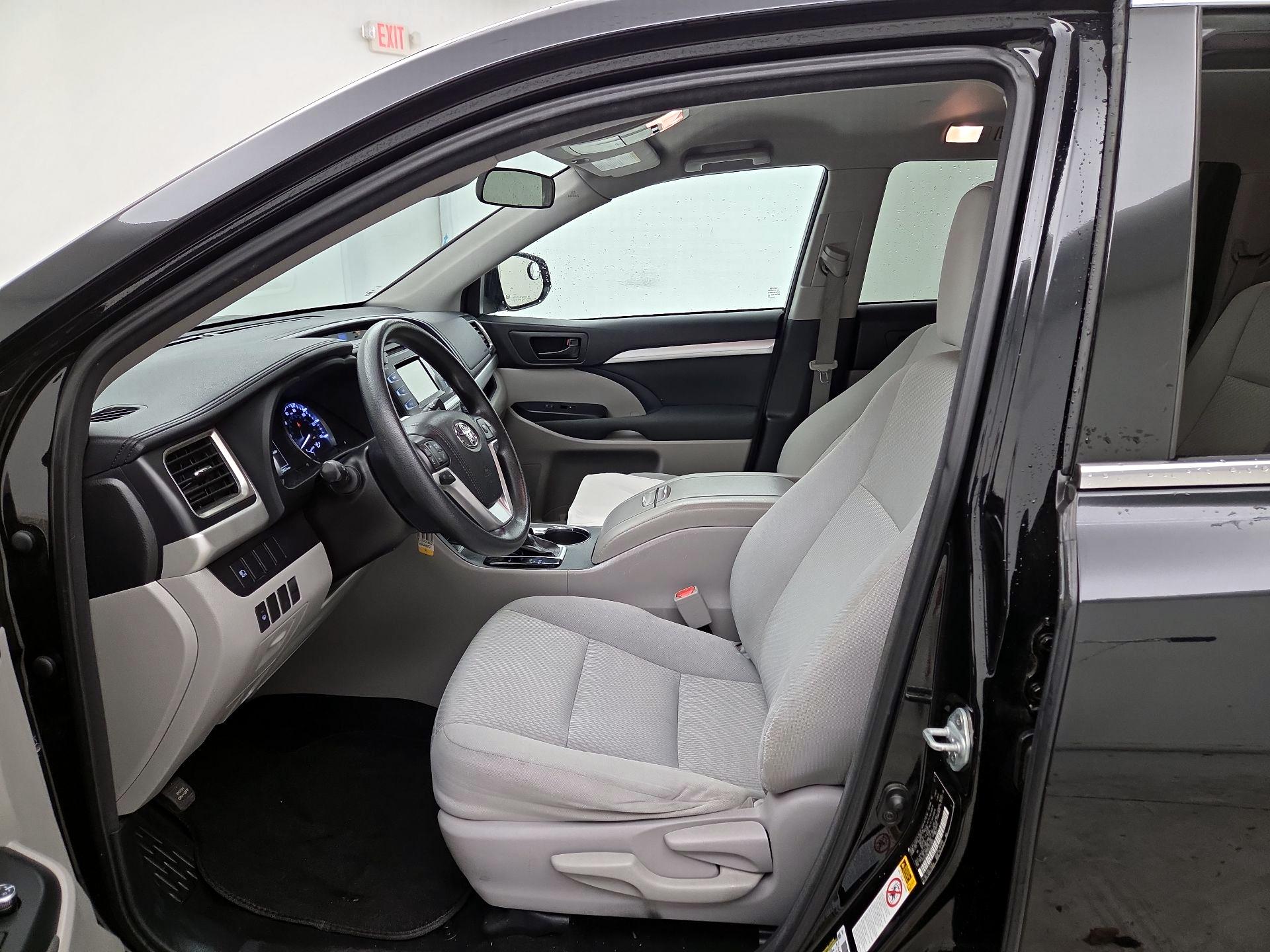 Thumbnail: 2017 Toyota Highlander - 11