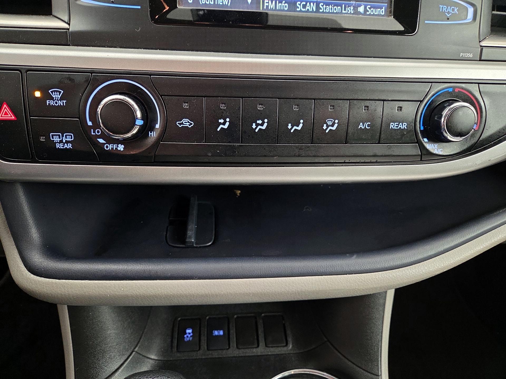 Thumbnail: 2017 Toyota Highlander - 16
