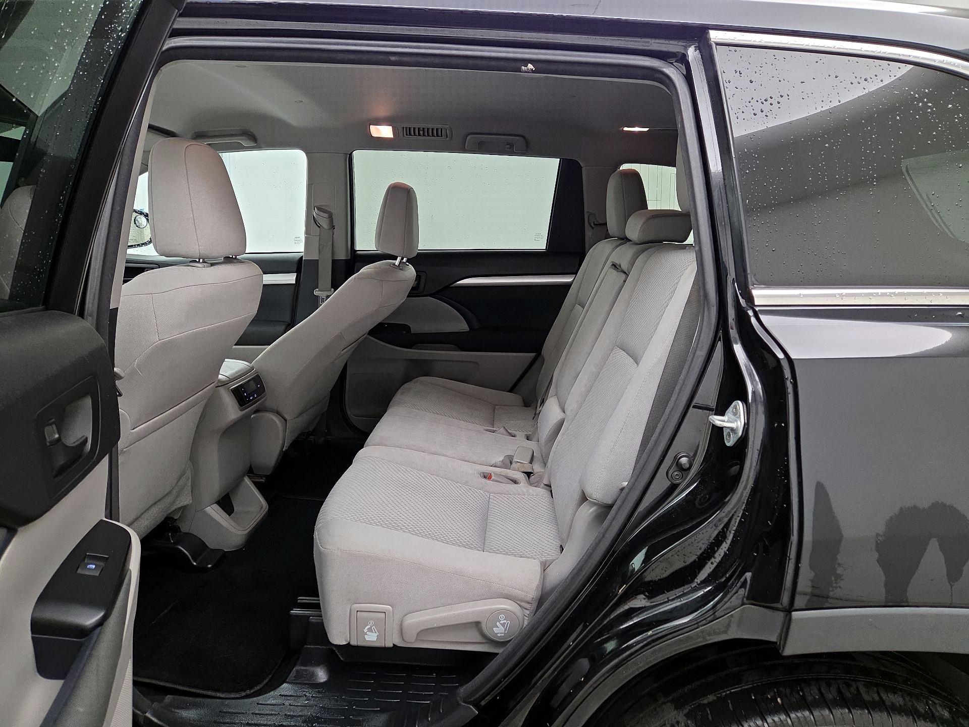 Thumbnail: 2017 Toyota Highlander - 19