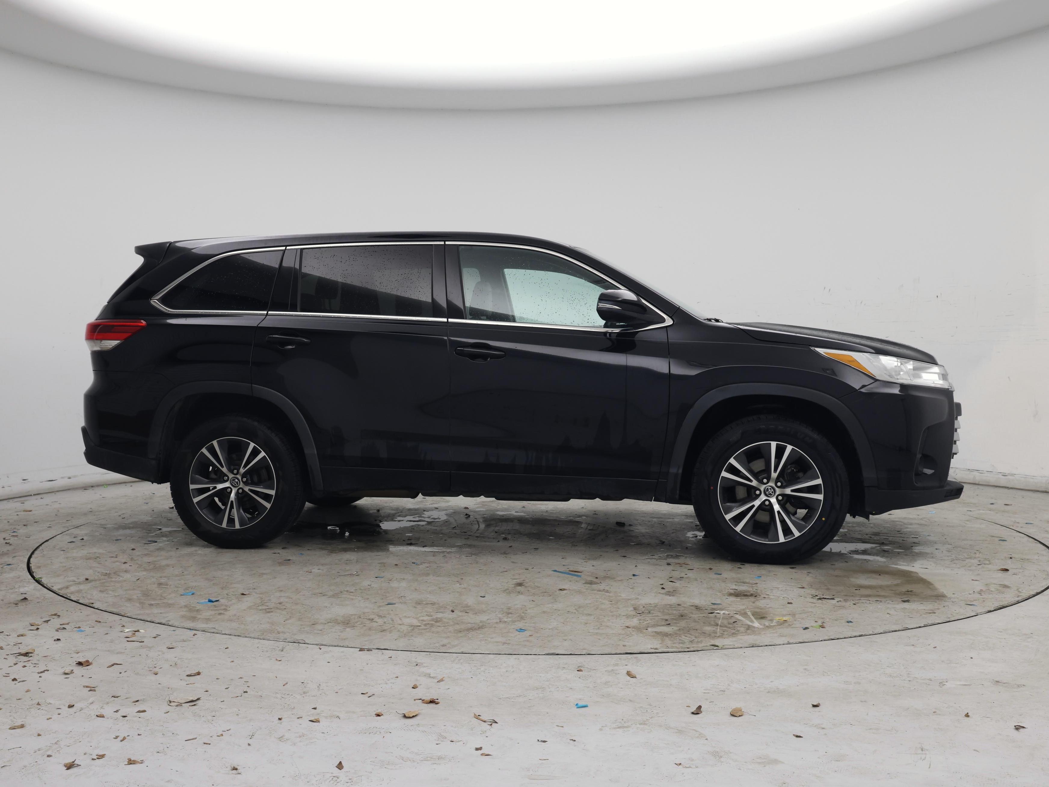 Thumbnail: 2017 Toyota Highlander - 7