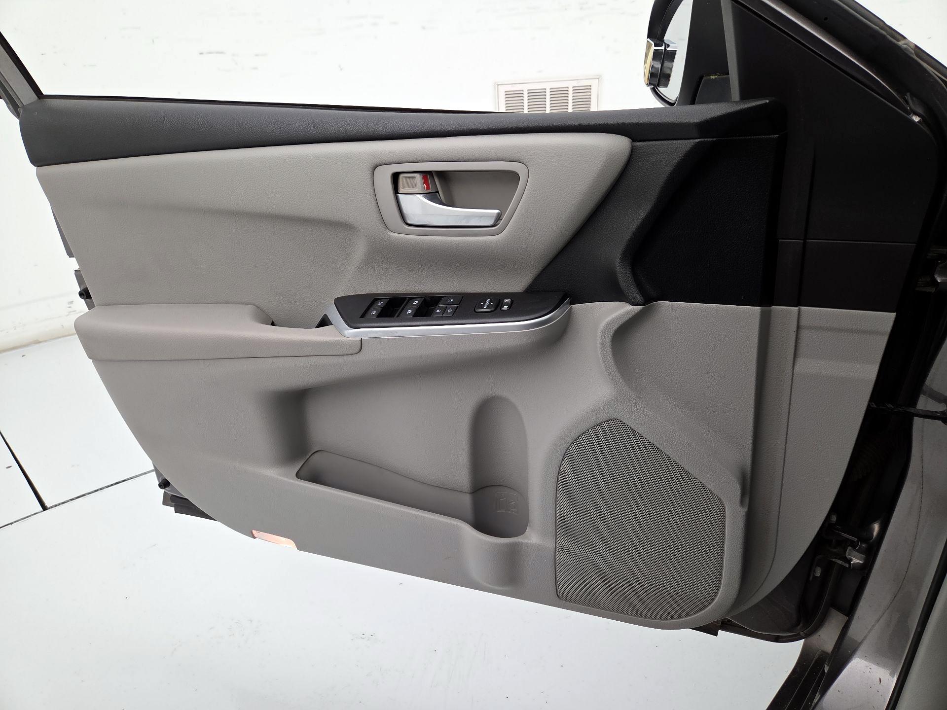 Thumbnail: 2015 Toyota Camry - 12