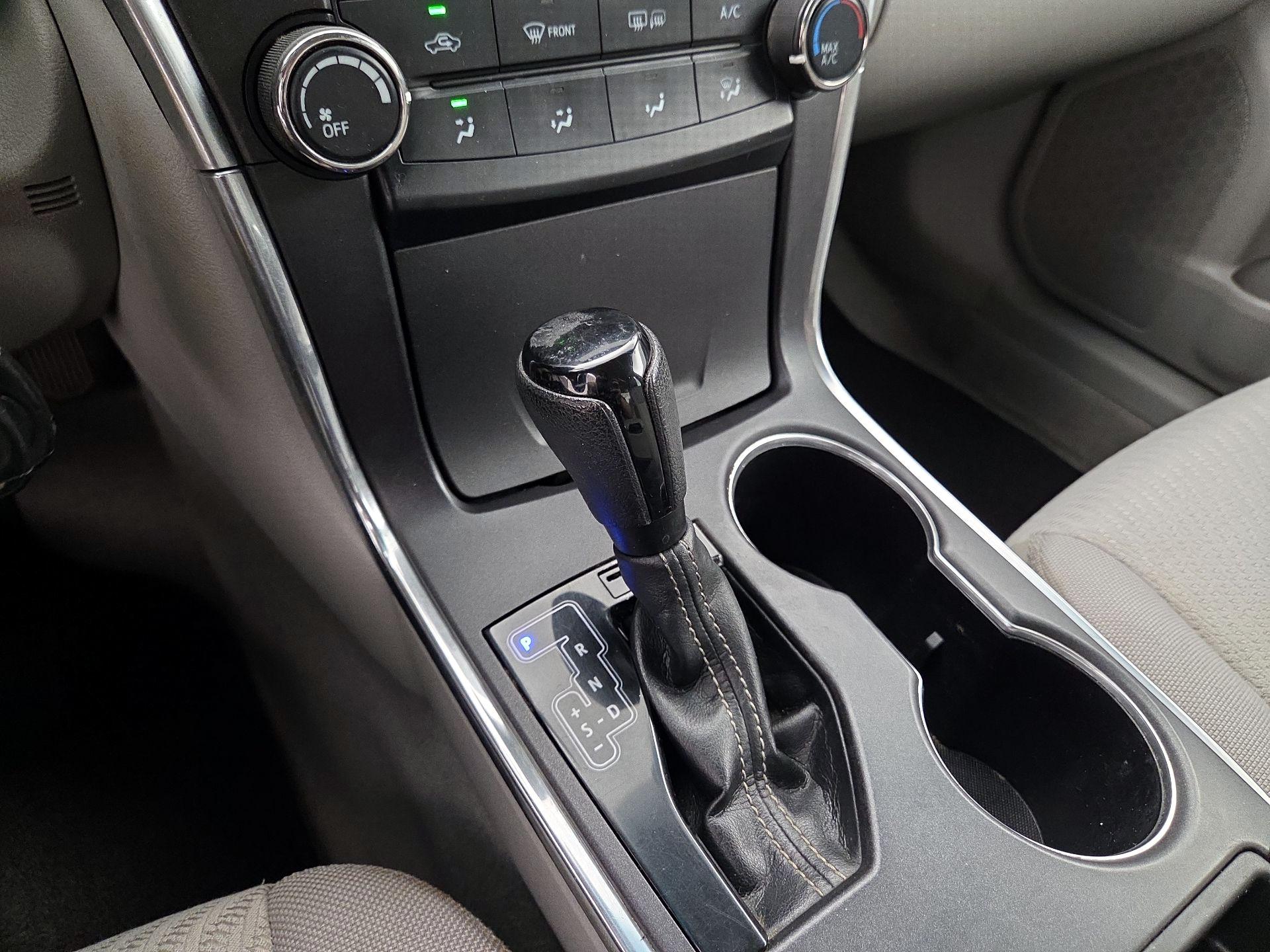 Thumbnail: 2015 Toyota Camry - 16