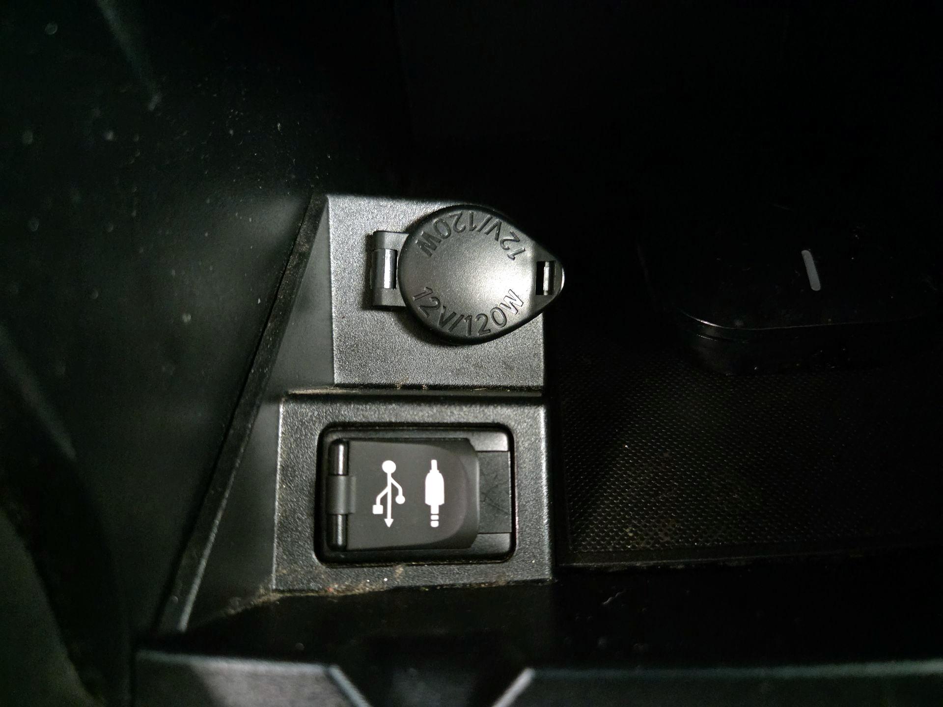 Thumbnail: 2015 Toyota Camry - 17