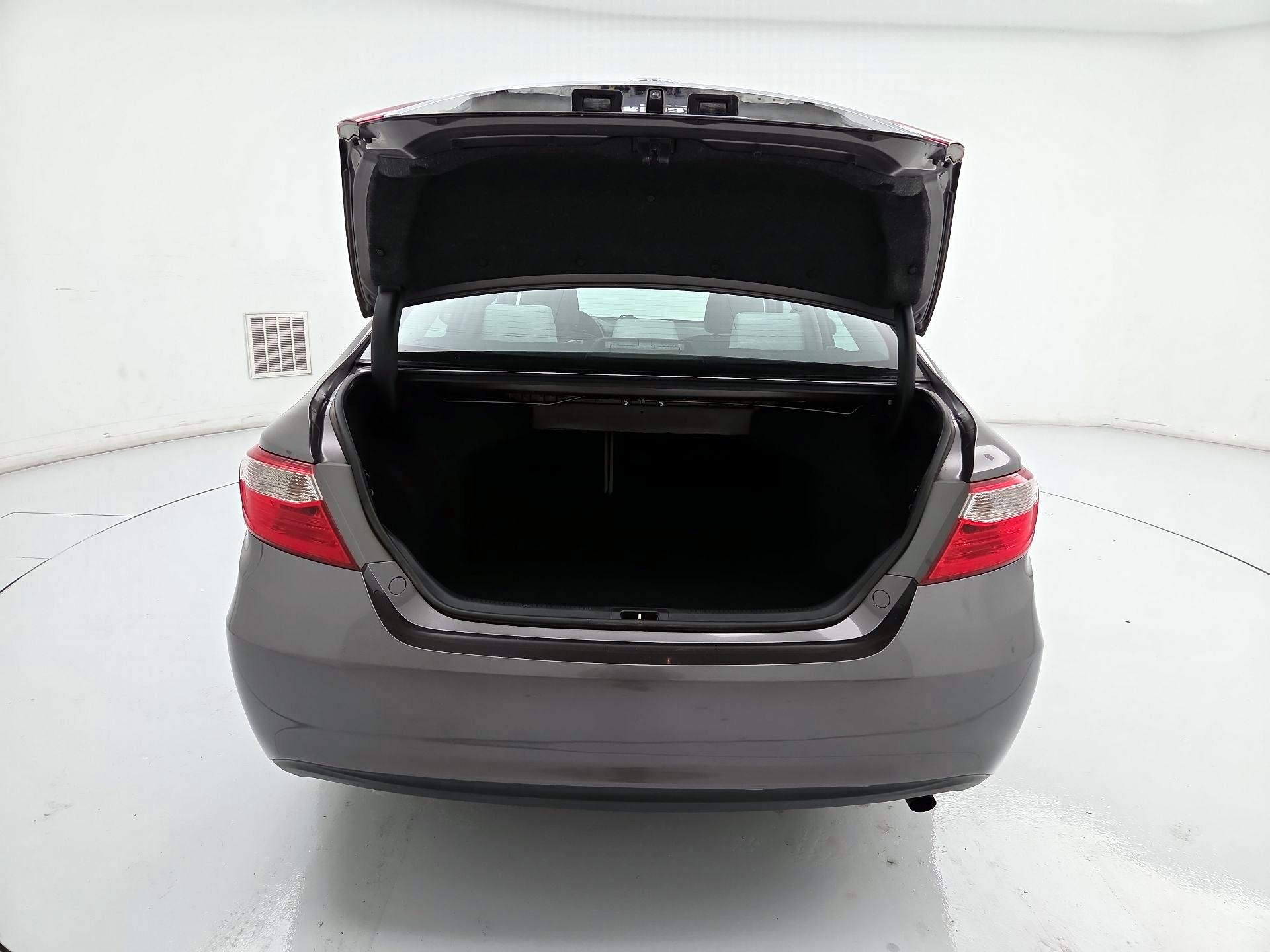 Thumbnail: 2015 Toyota Camry - 19