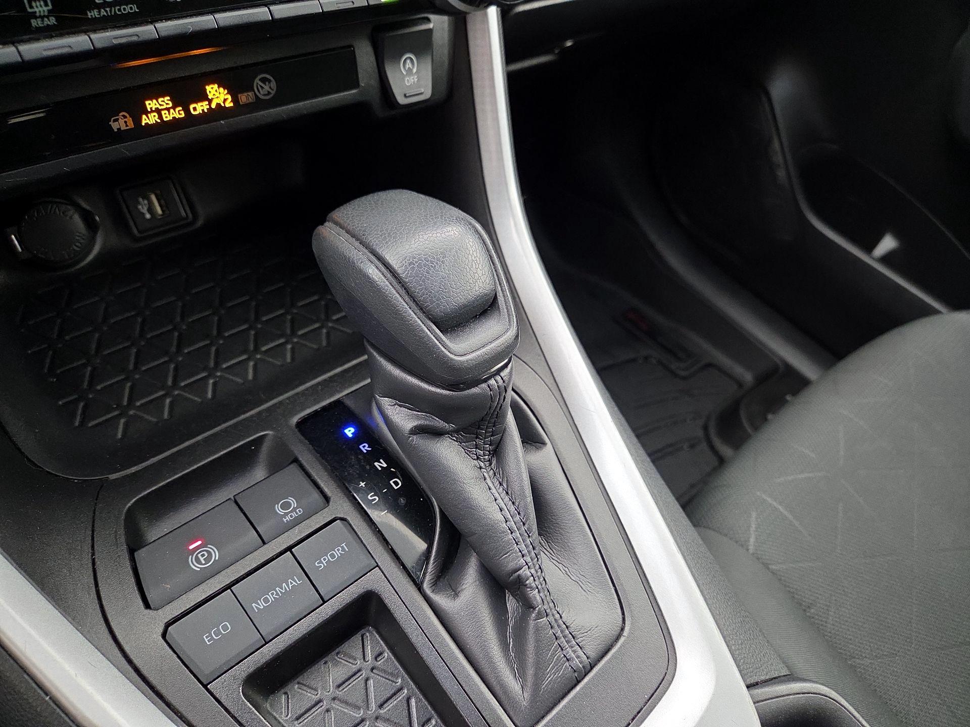 Thumbnail: 2023 Toyota RAV4 - 17