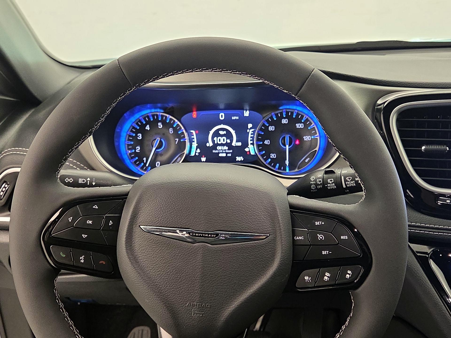 Thumbnail: 2023 Chrysler Pacifica - 10