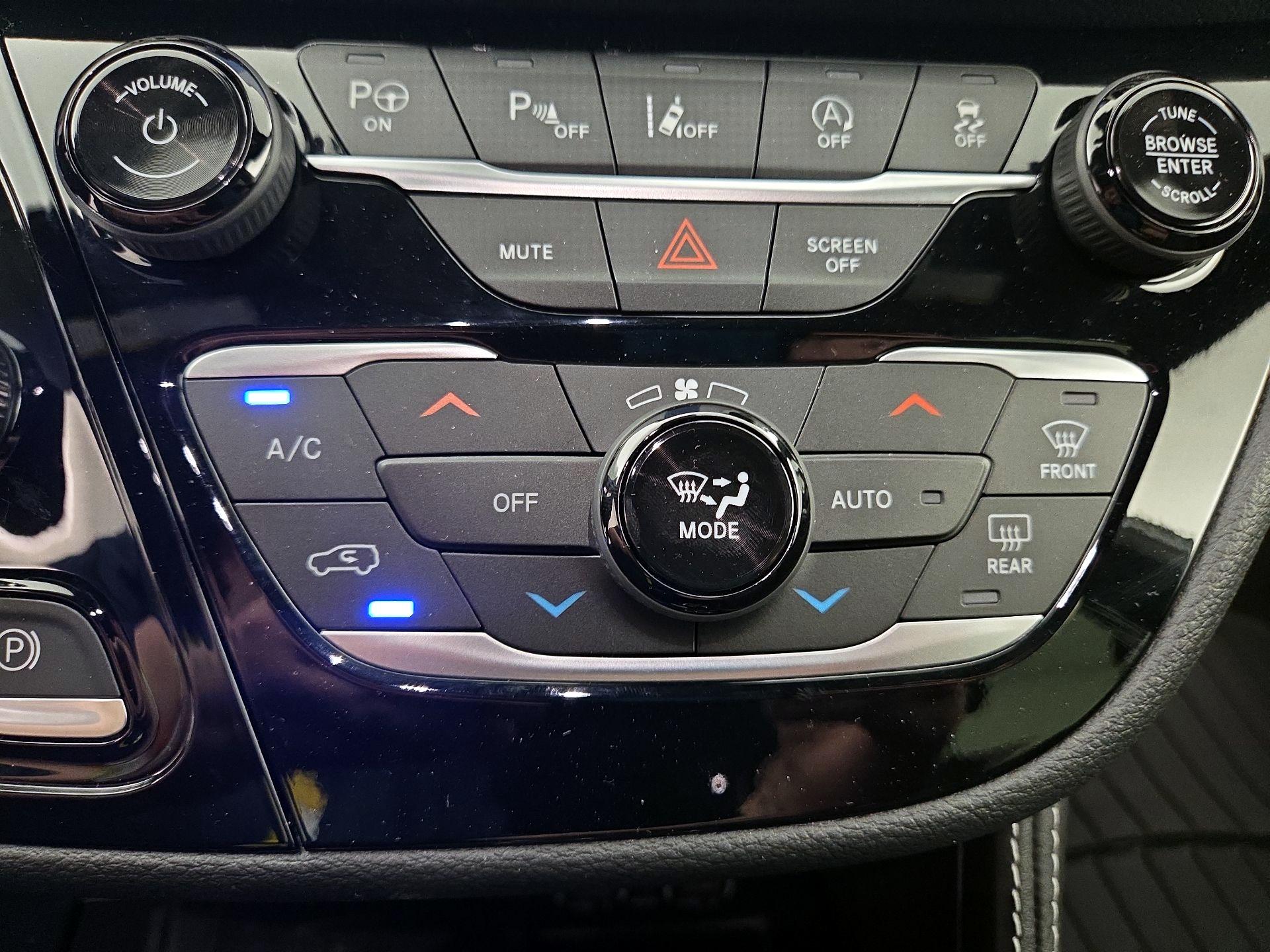 Thumbnail: 2023 Chrysler Pacifica - 17