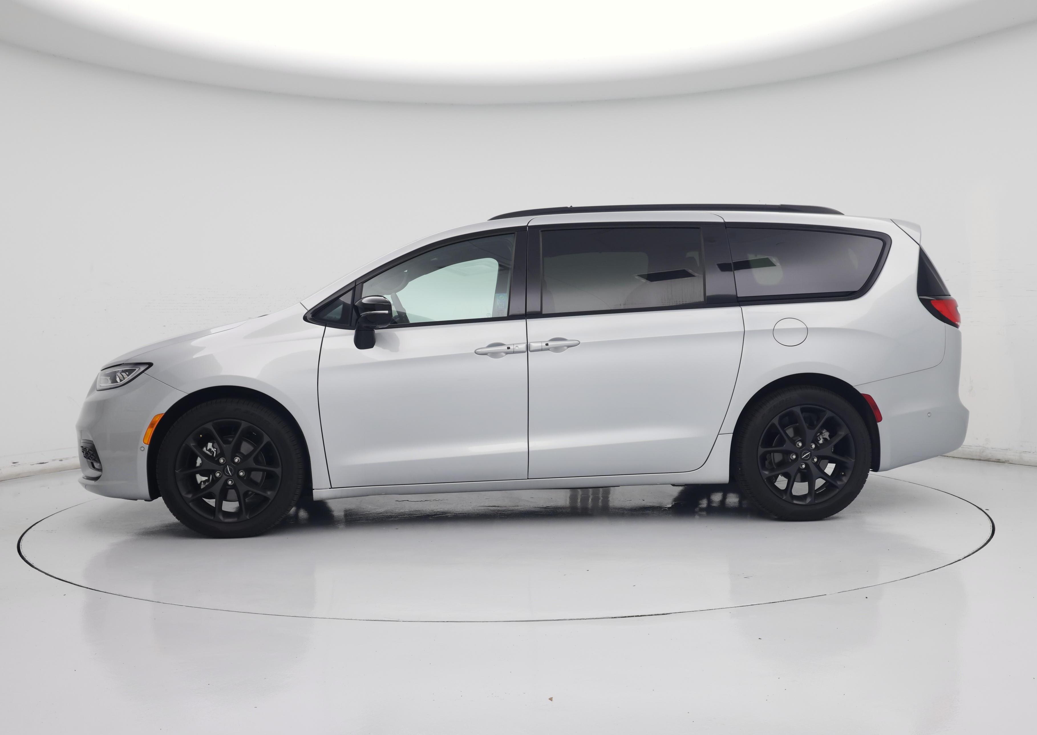 Thumbnail: 2023 Chrysler Pacifica - 3