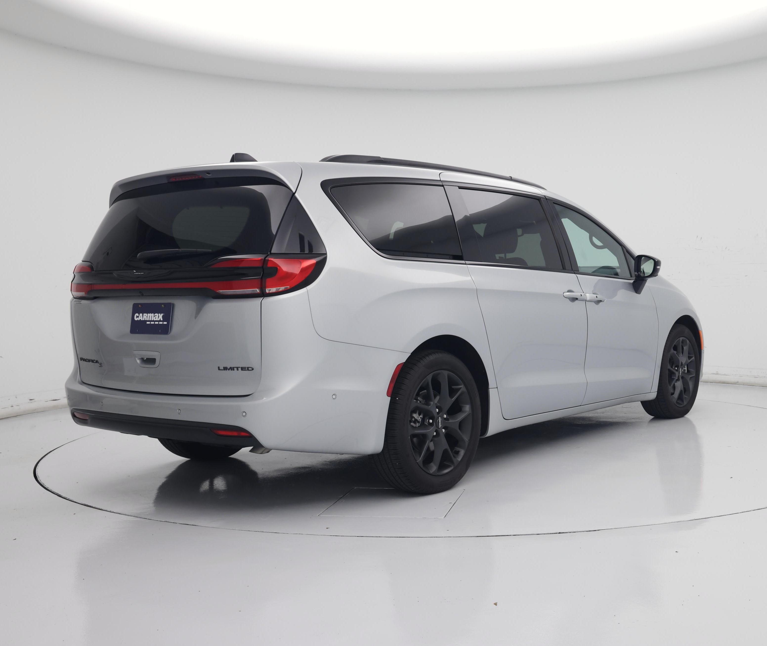 Thumbnail: 2023 Chrysler Pacifica - 8