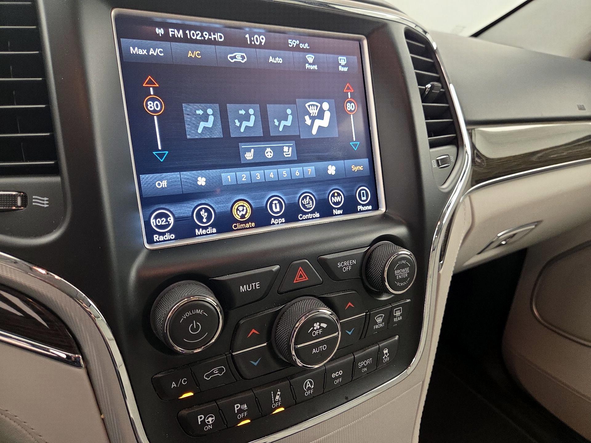 Thumbnail: 2018 Jeep Grand Cherokee - 17