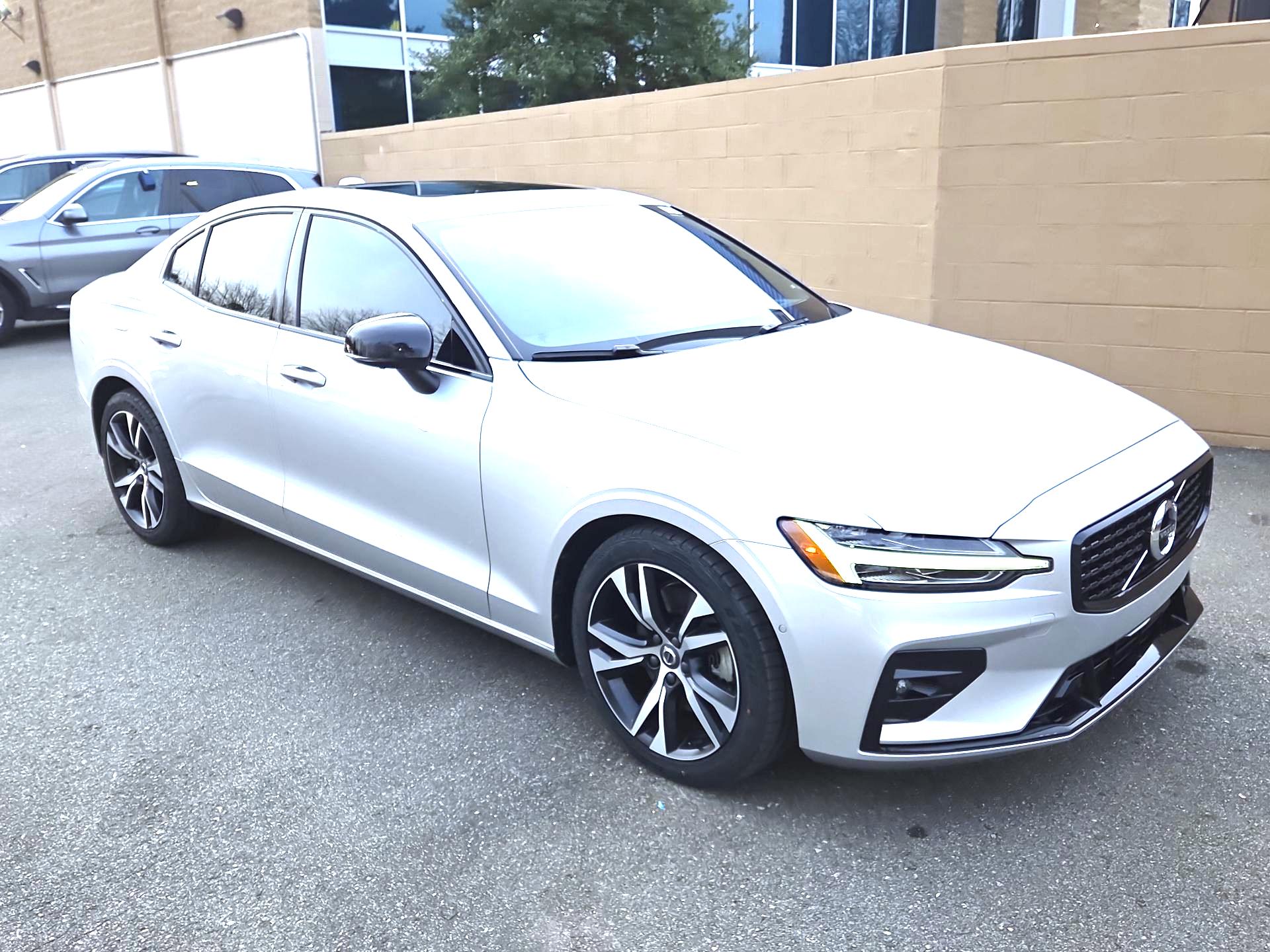 Thumbnail: 2022 Volvo S60 - 1
