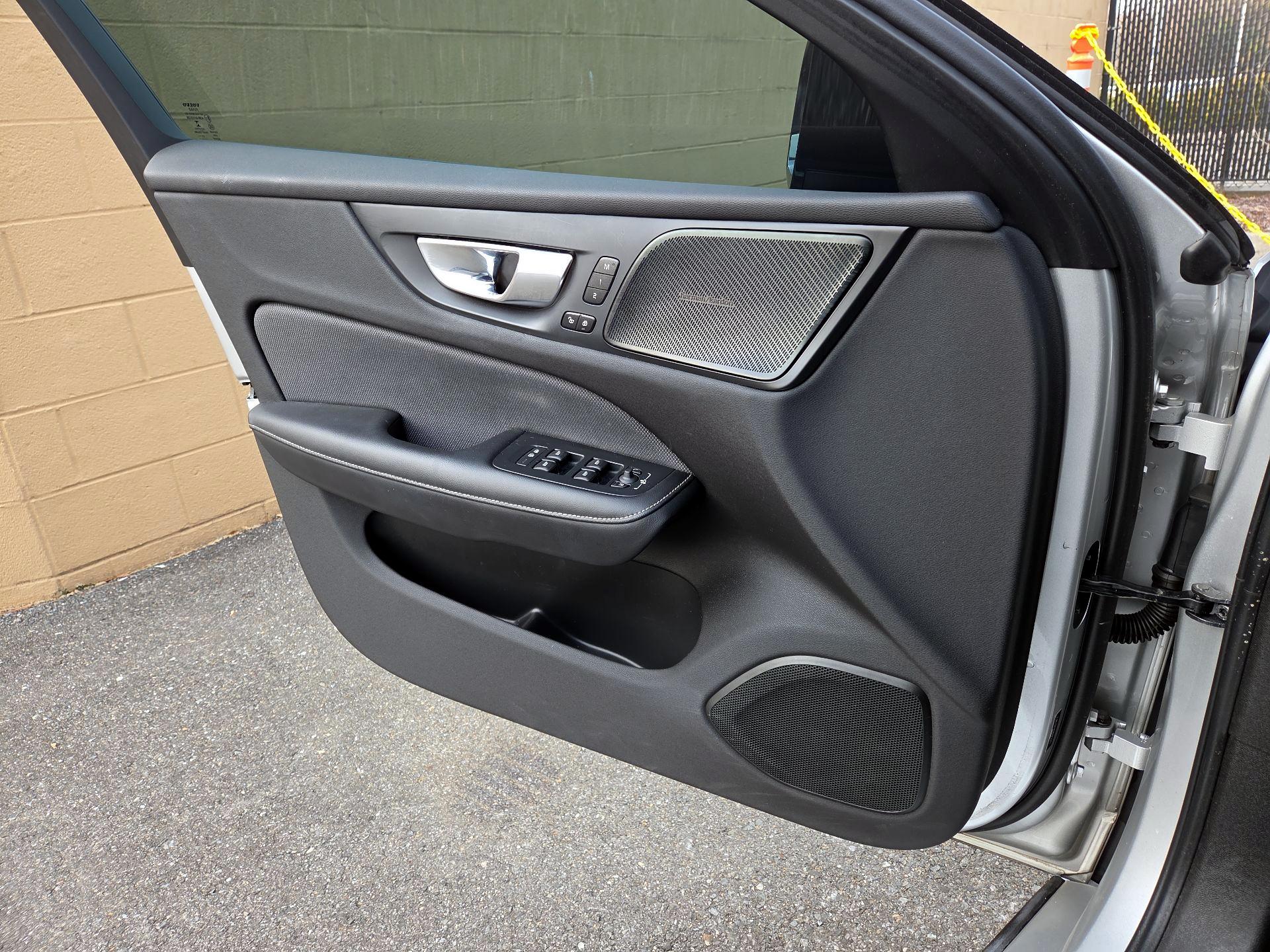 Thumbnail: 2022 Volvo S60 - 10