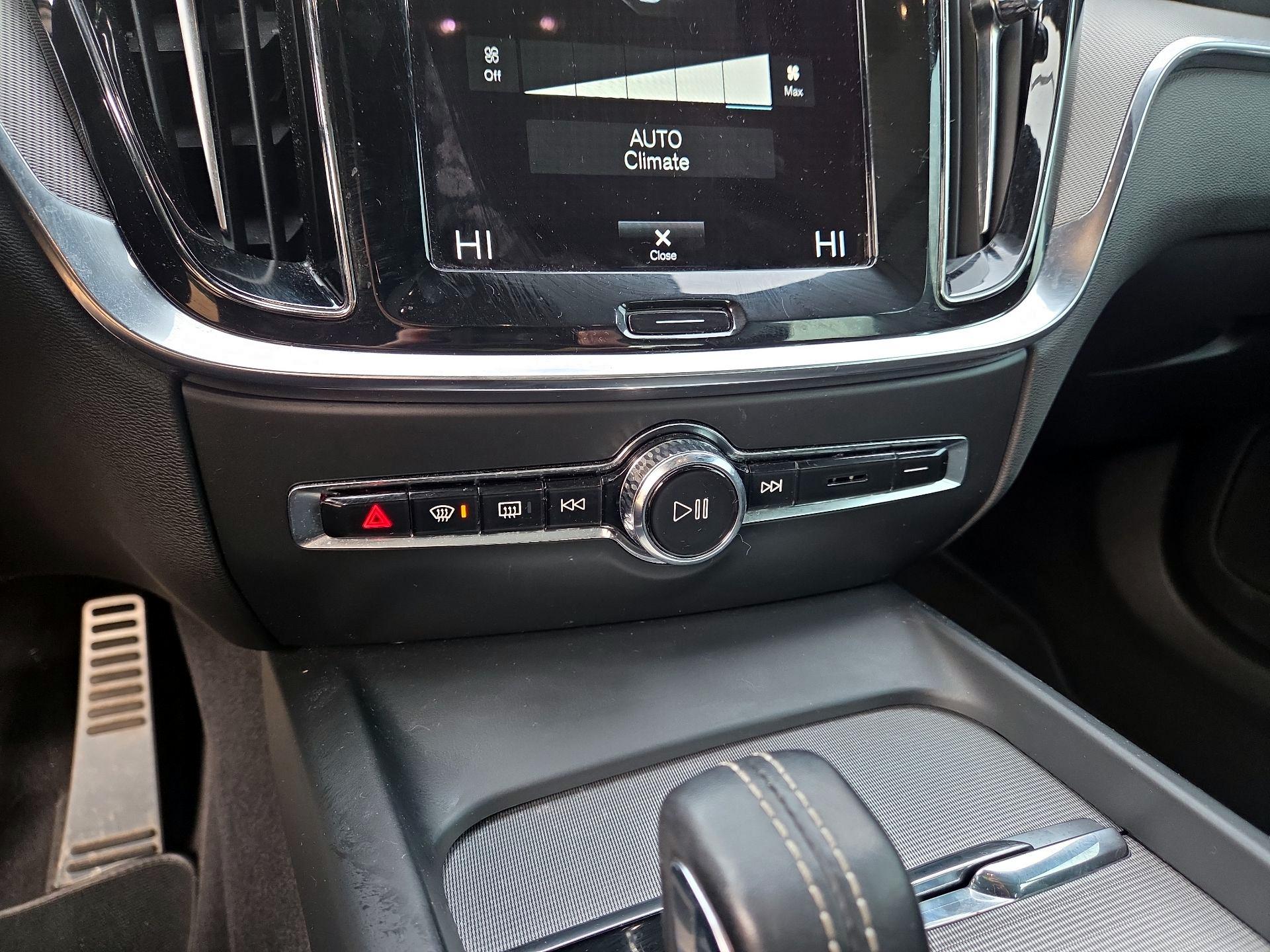 Thumbnail: 2022 Volvo S60 - 15