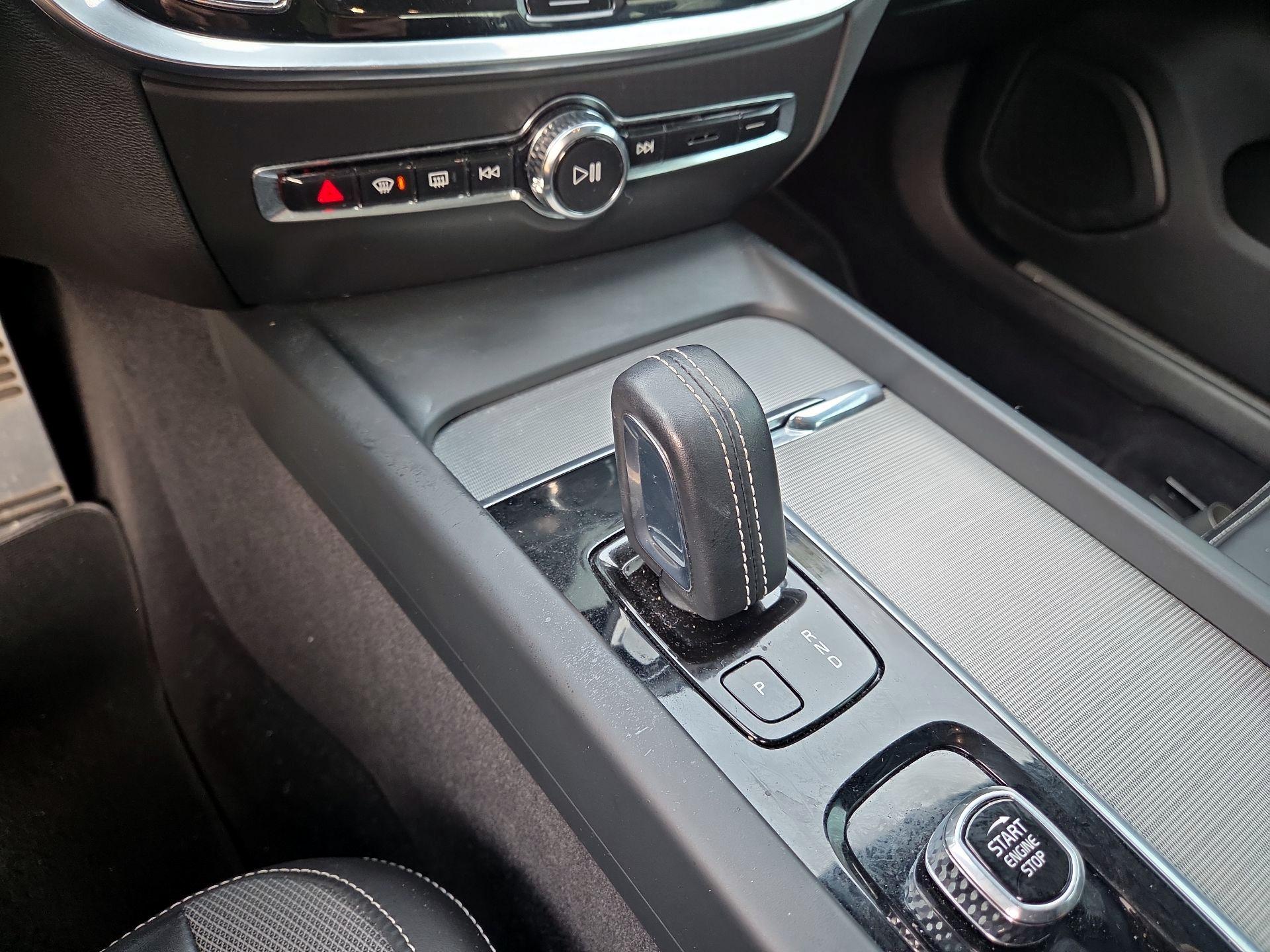 Thumbnail: 2022 Volvo S60 - 16