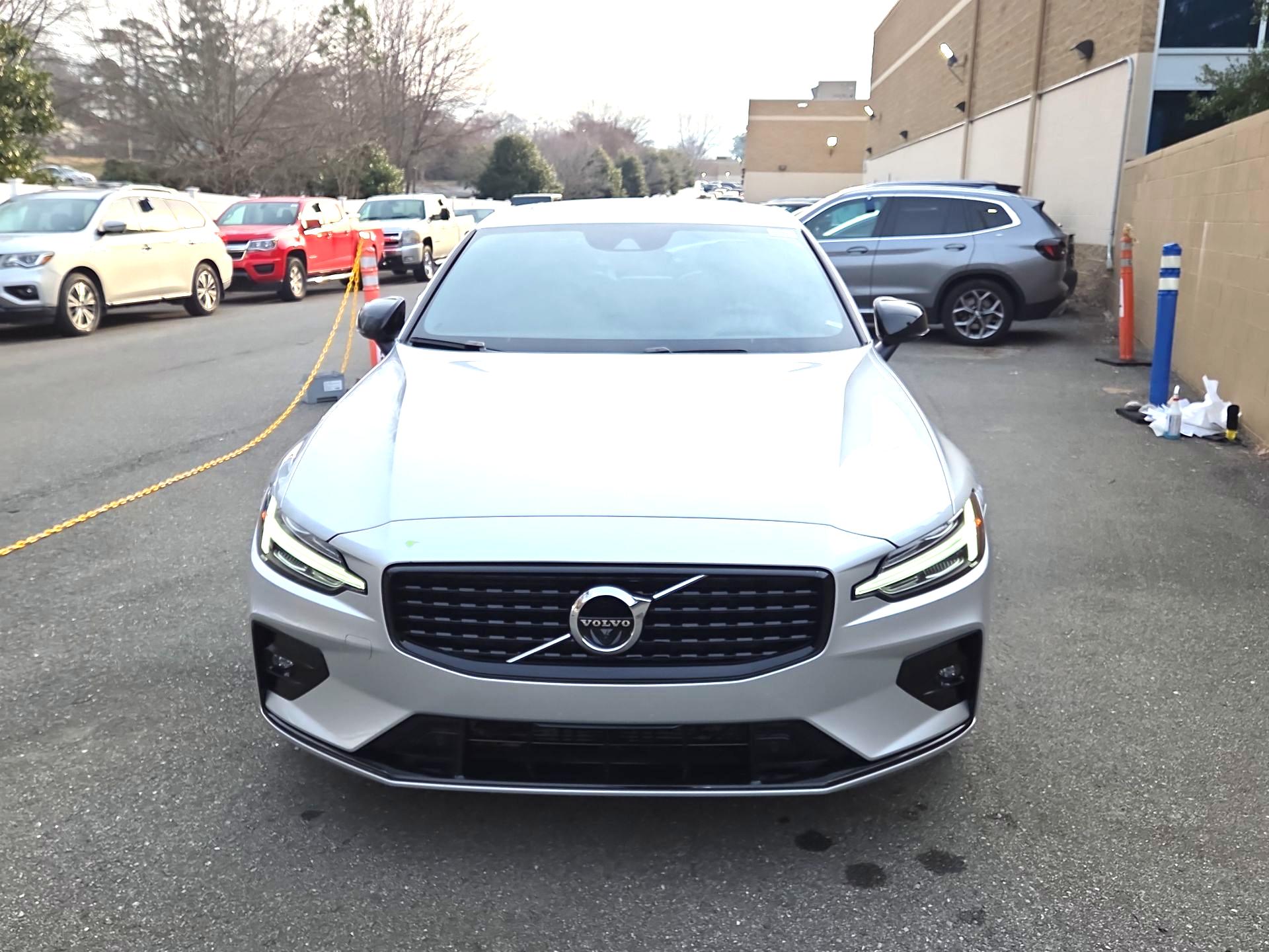 Thumbnail: 2022 Volvo S60 - 2