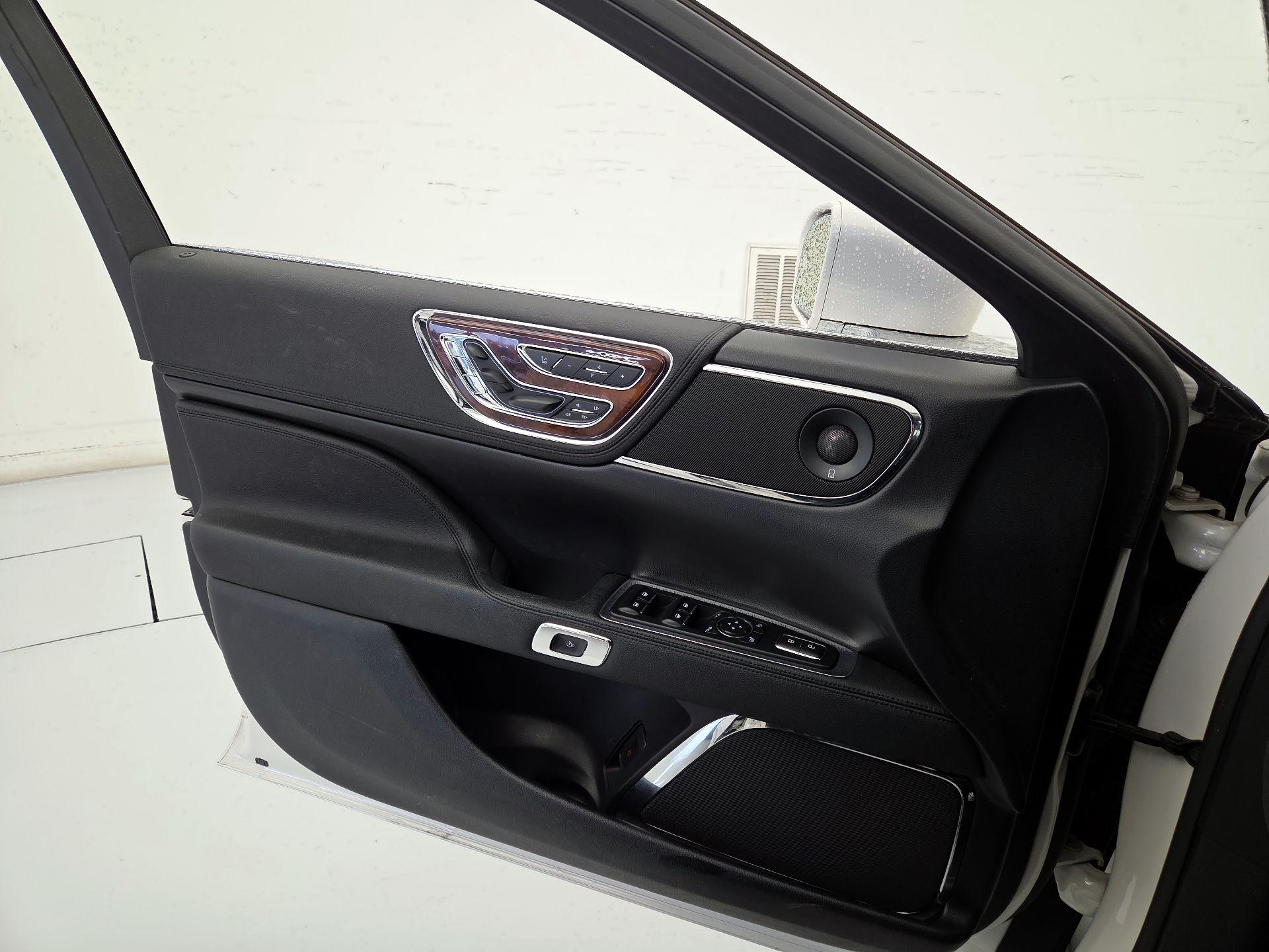 Thumbnail: 2019 Lincoln Continental - 12