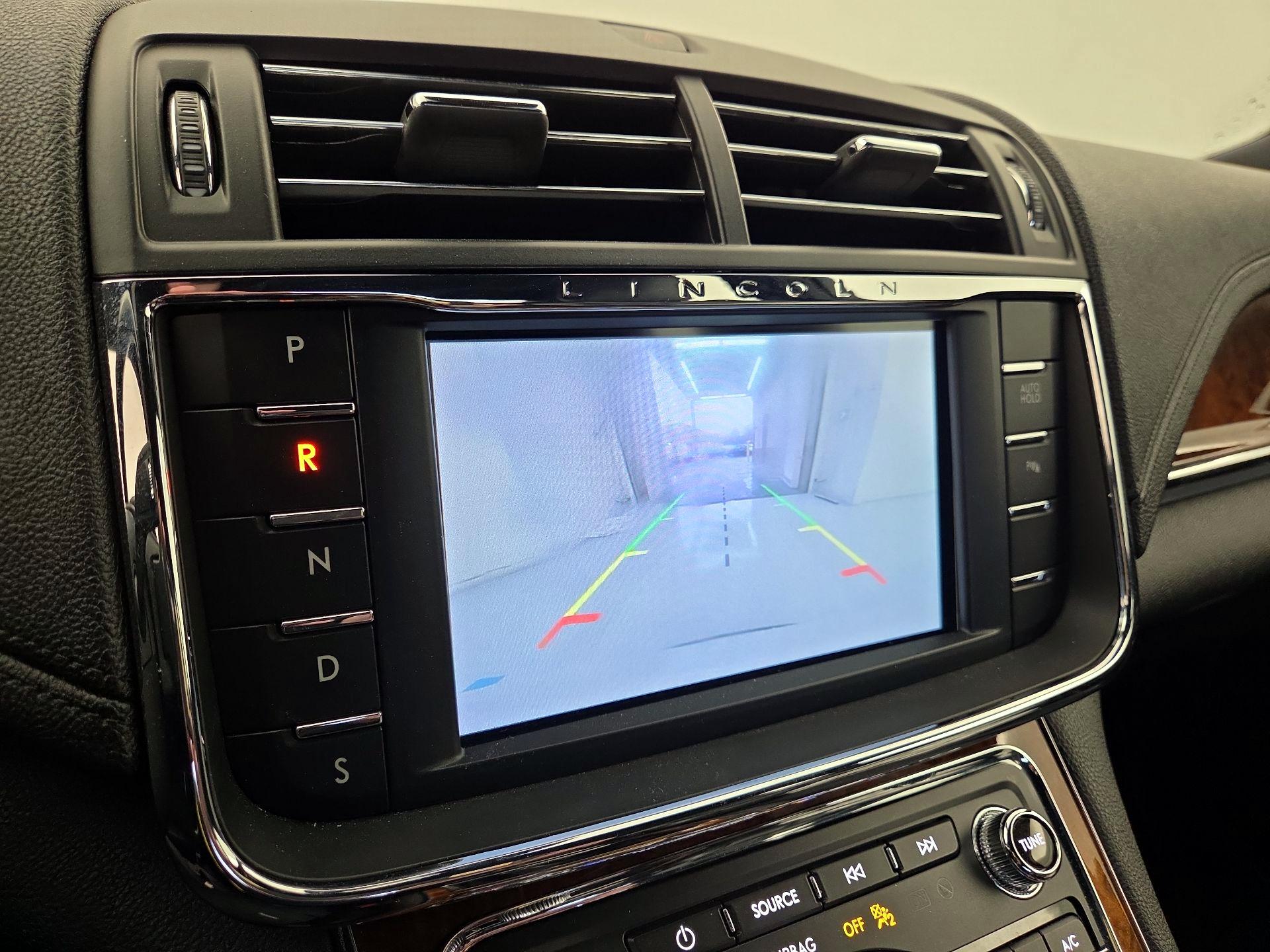 Thumbnail: 2019 Lincoln Continental - 14