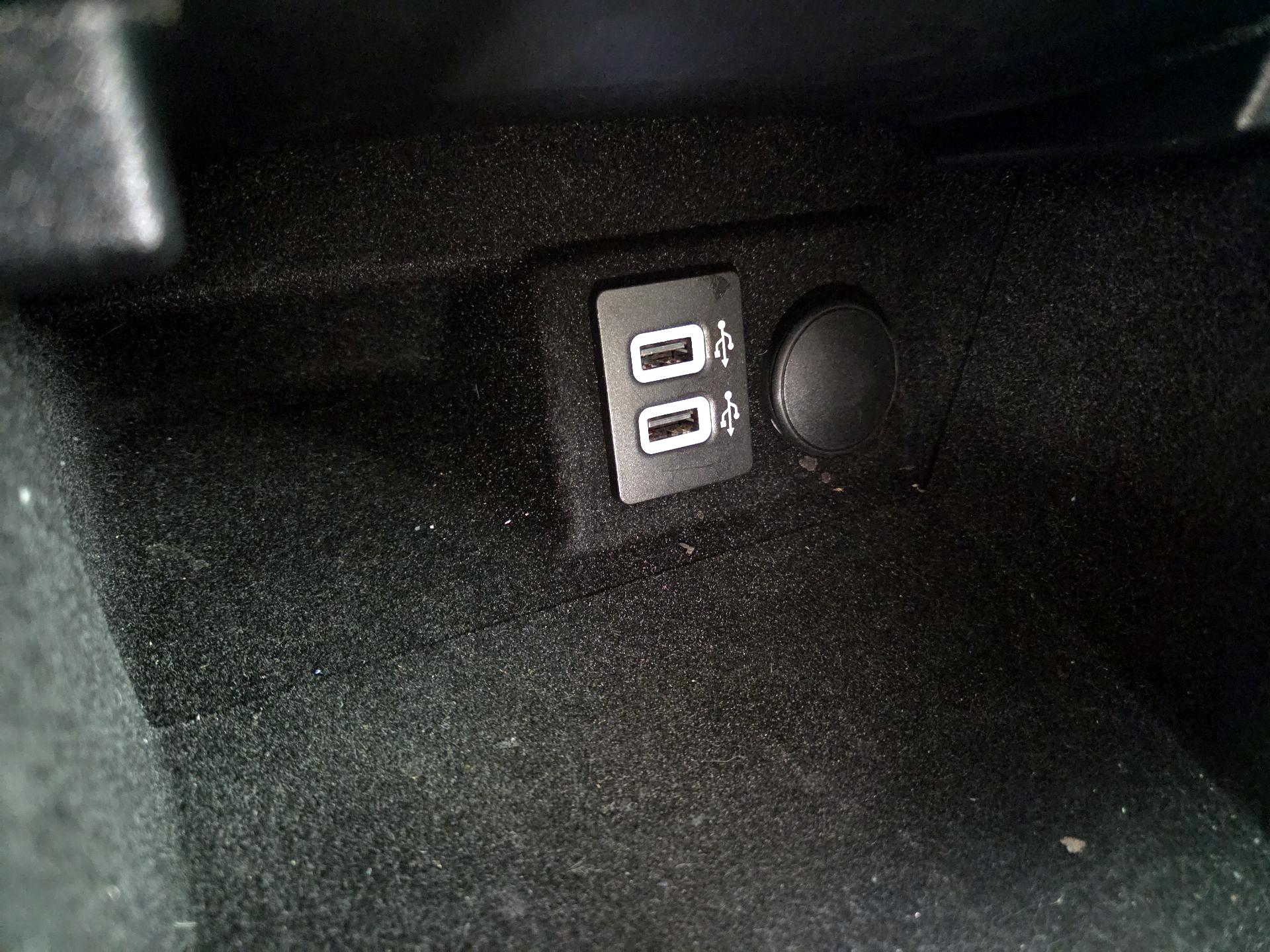 Thumbnail: 2019 Lincoln Continental - 18