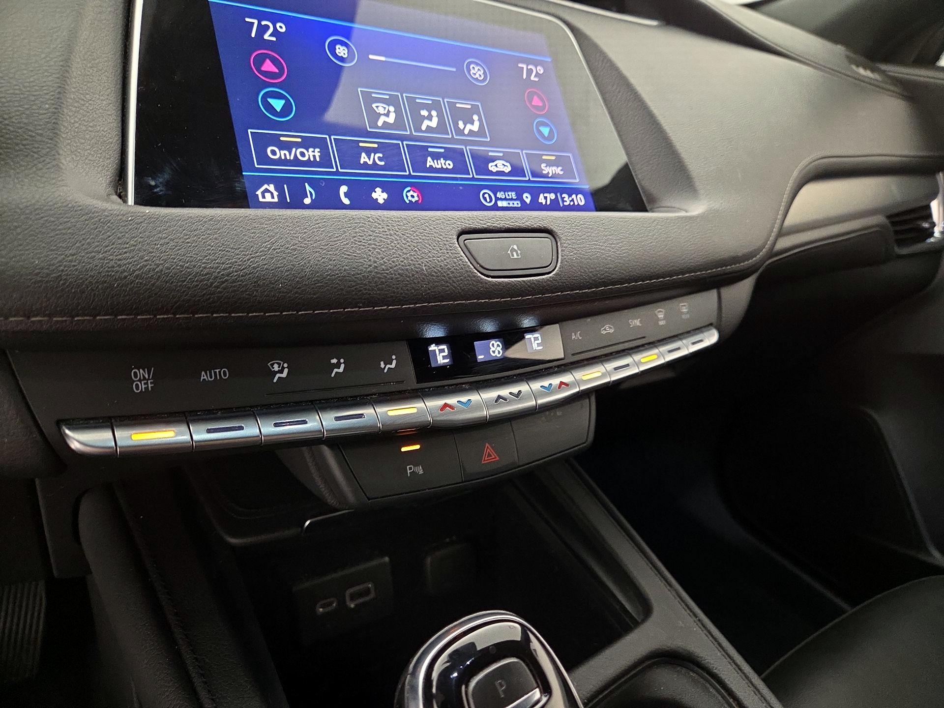 Thumbnail: 2022 Cadillac XT4 - 16