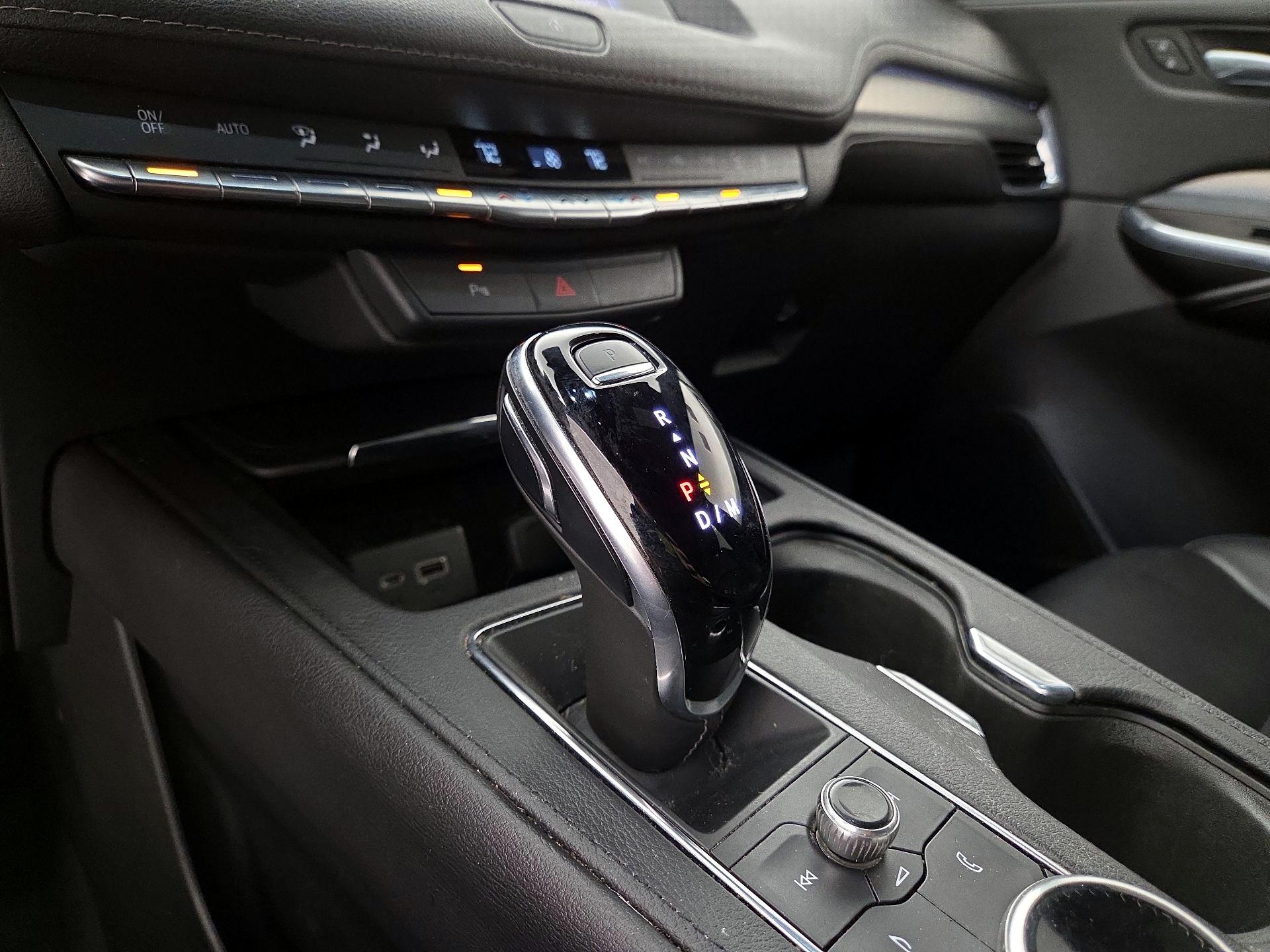 Thumbnail: 2022 Cadillac XT4 - 17