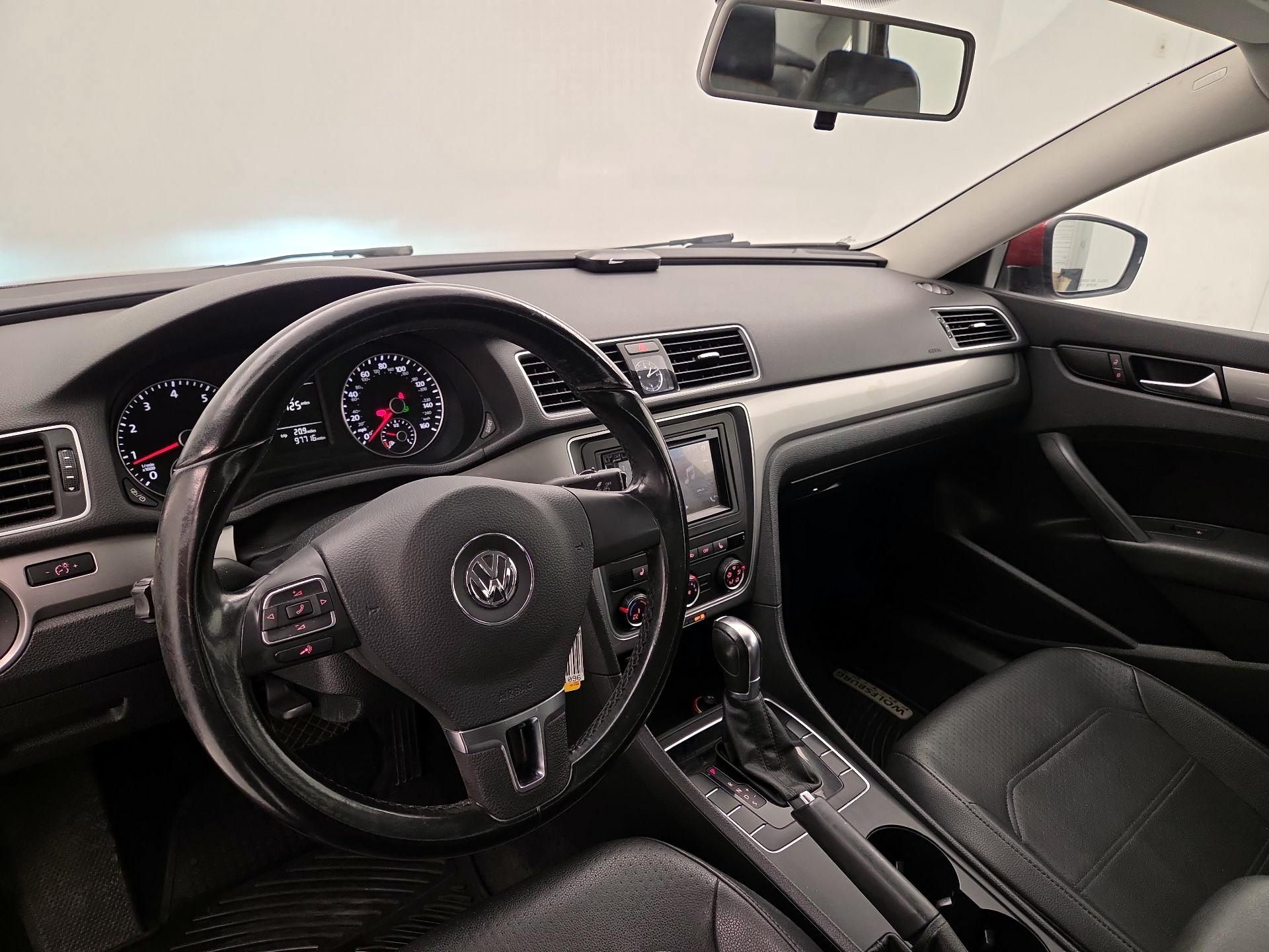 Thumbnail: 2015 Volkswagen Passat - 9
