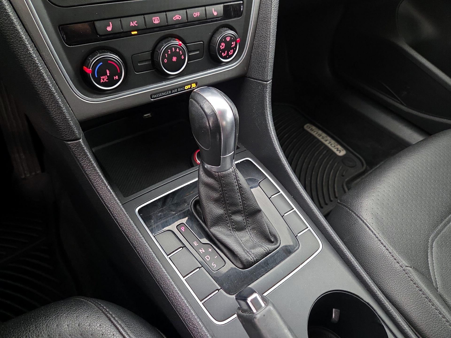 Thumbnail: 2015 Volkswagen Passat - 15