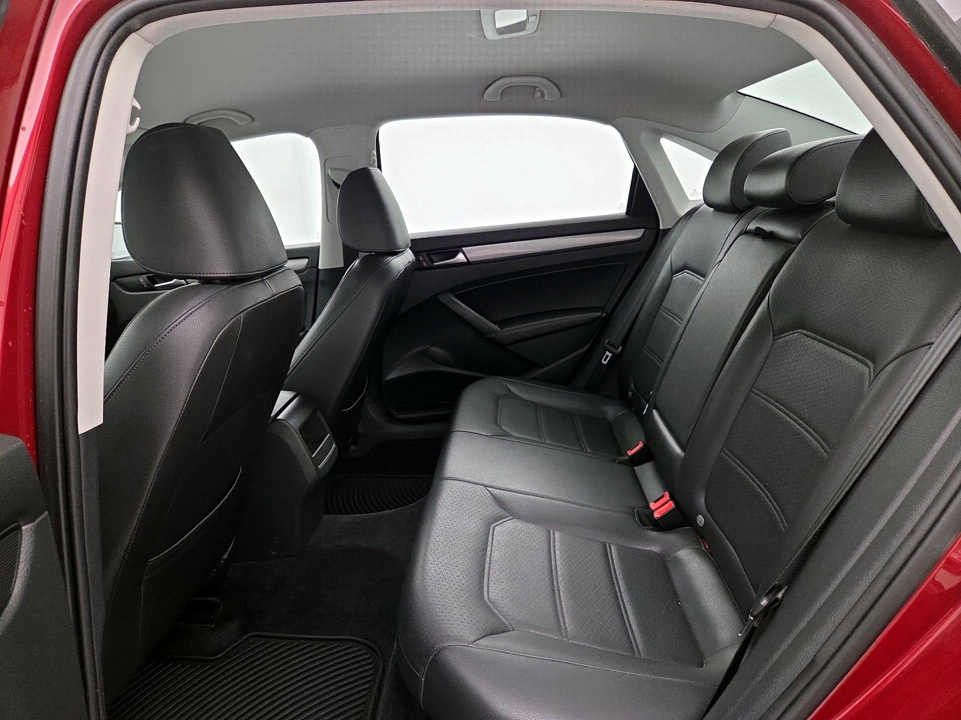 Thumbnail: 2015 Volkswagen Passat - 17
