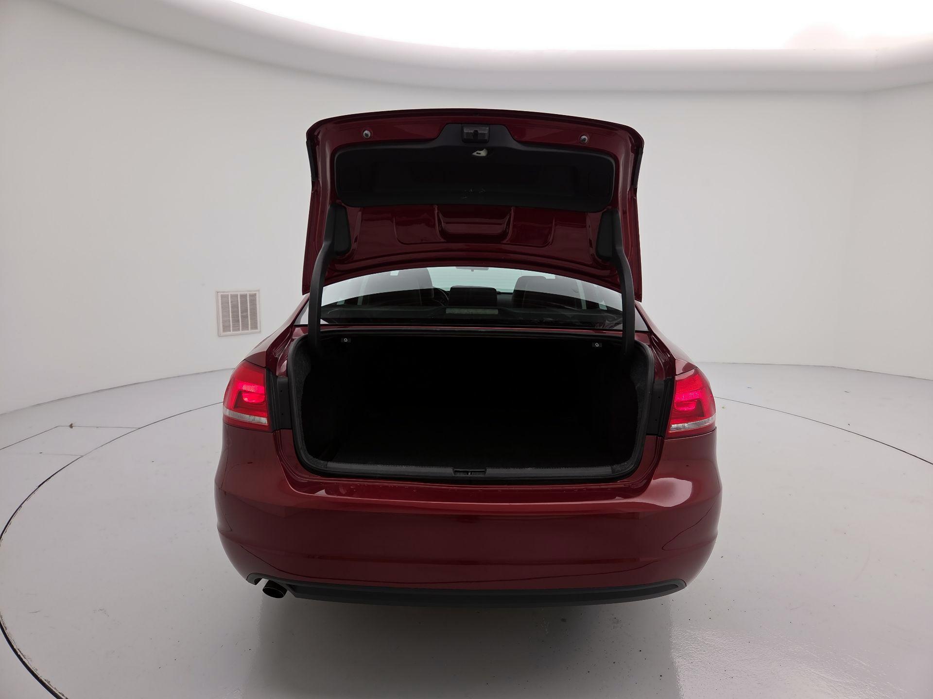 Thumbnail: 2015 Volkswagen Passat - 18