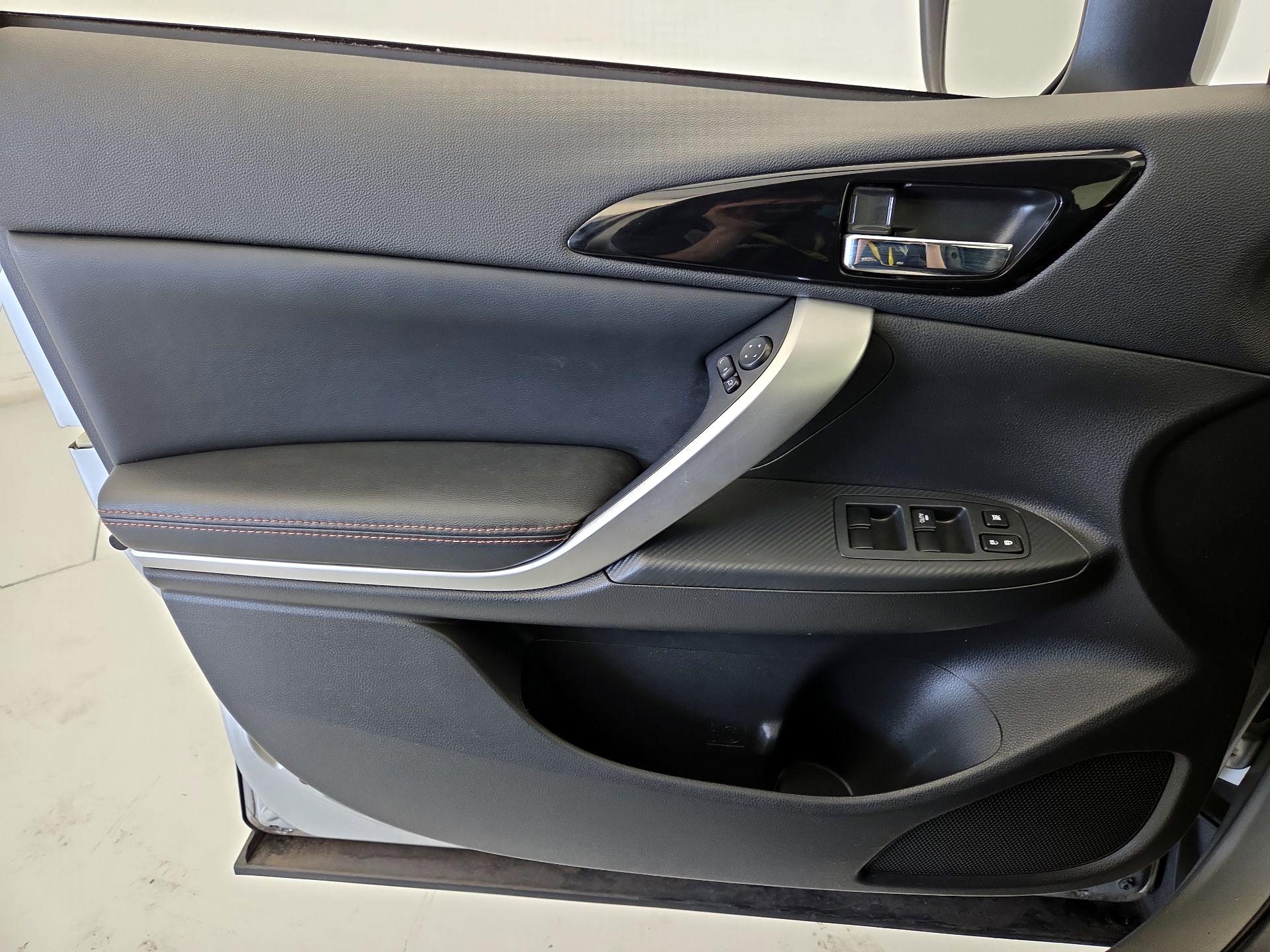 Thumbnail: 2018 Mitsubishi Eclipse Cross - 12