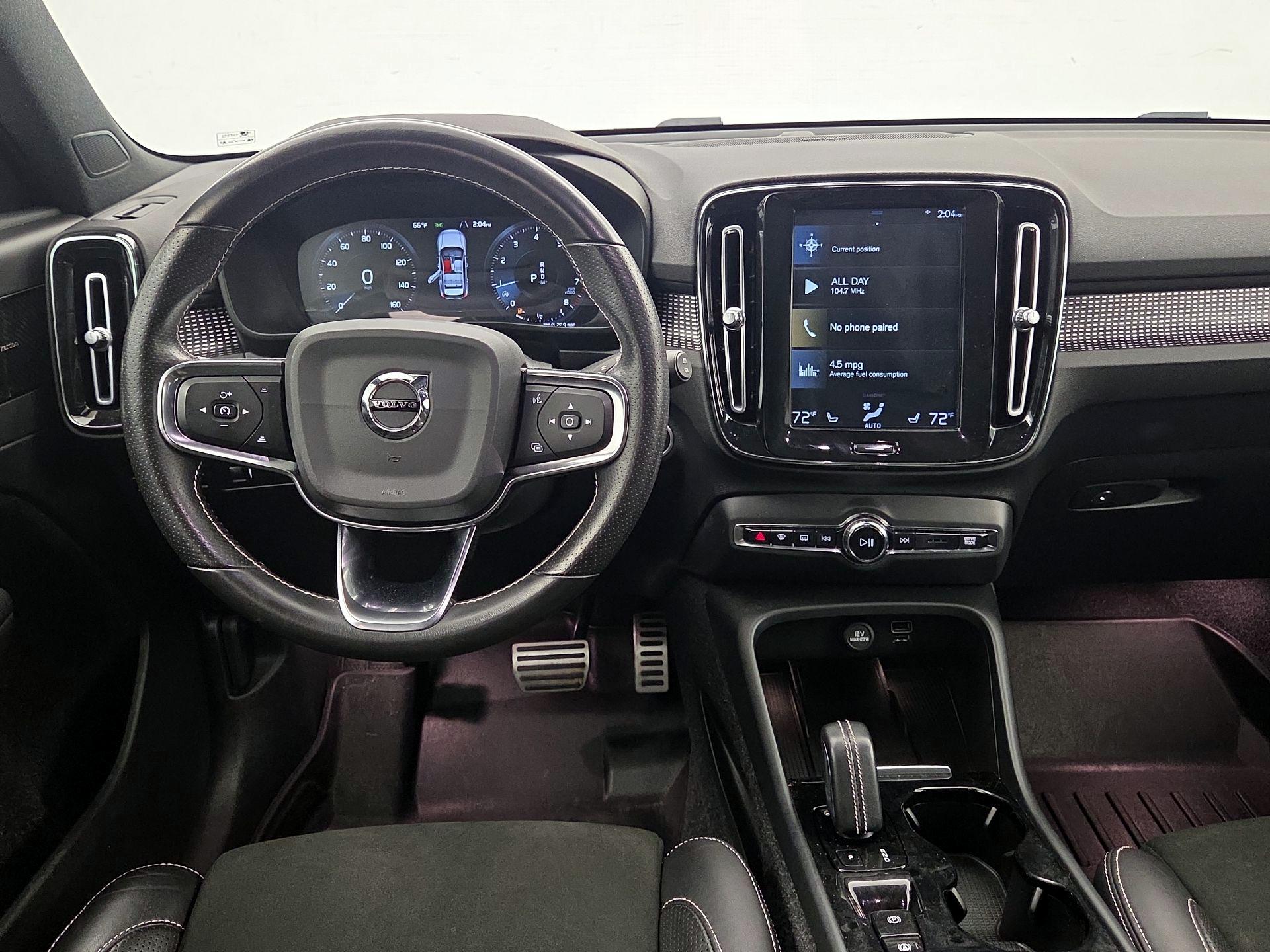 Thumbnail: 2021 Volvo XC40 - 10