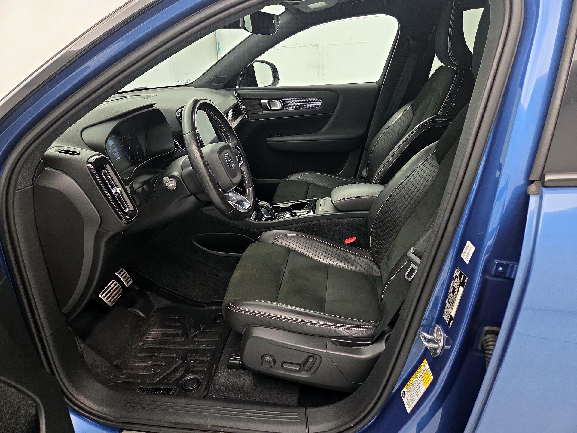 Thumbnail: 2021 Volvo XC40 - 11