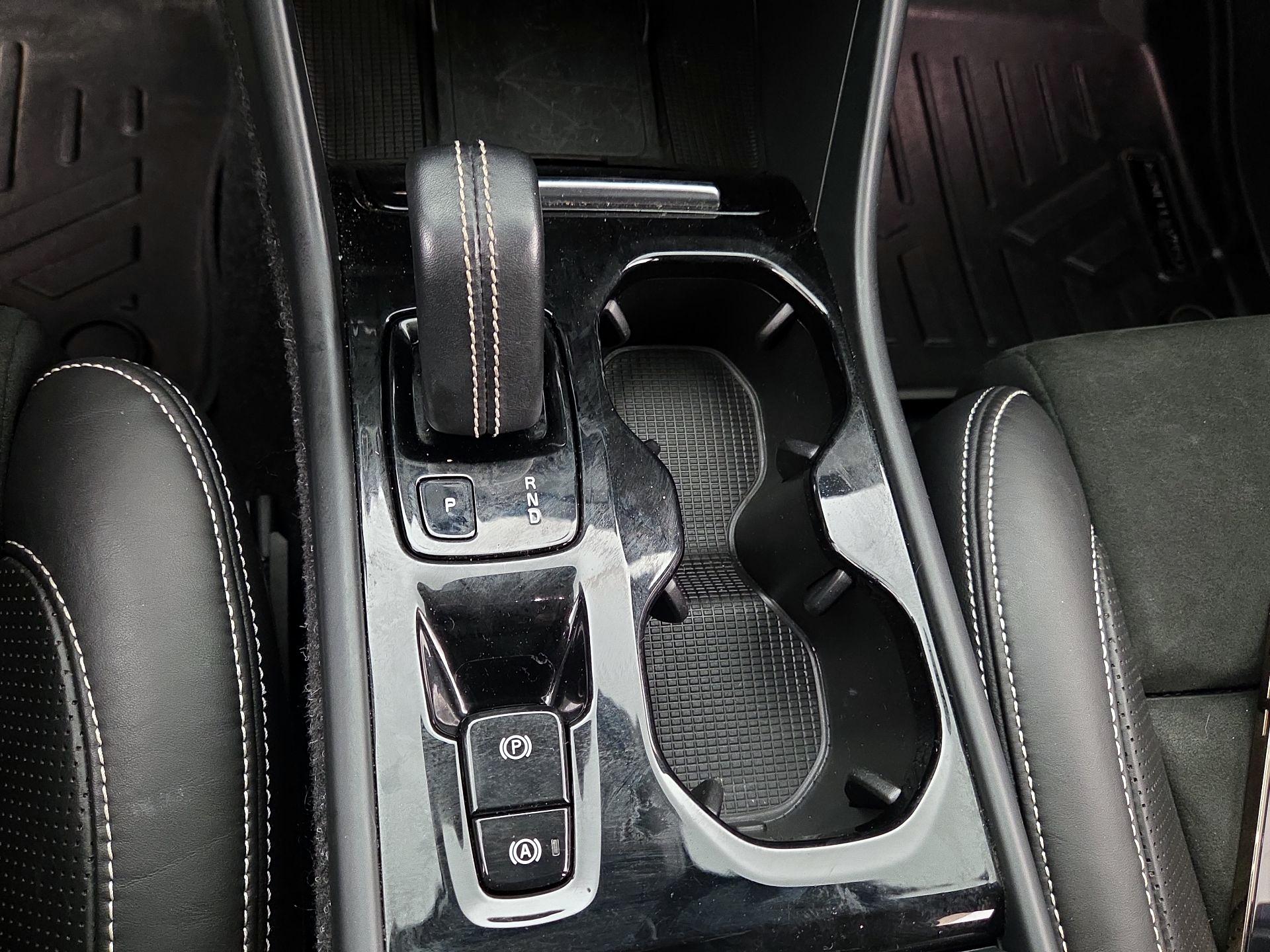 Thumbnail: 2021 Volvo XC40 - 17