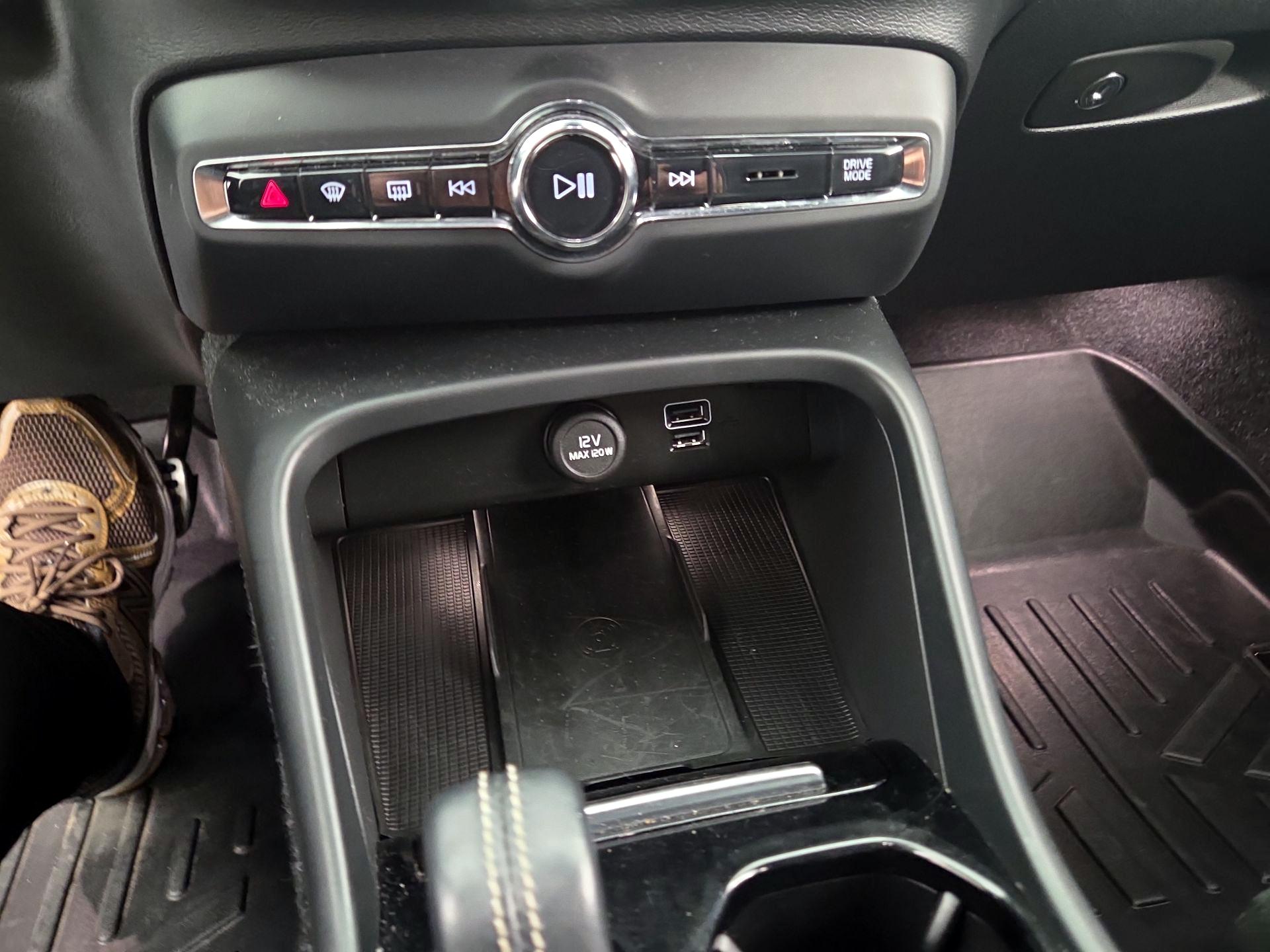 Thumbnail: 2021 Volvo XC40 - 18