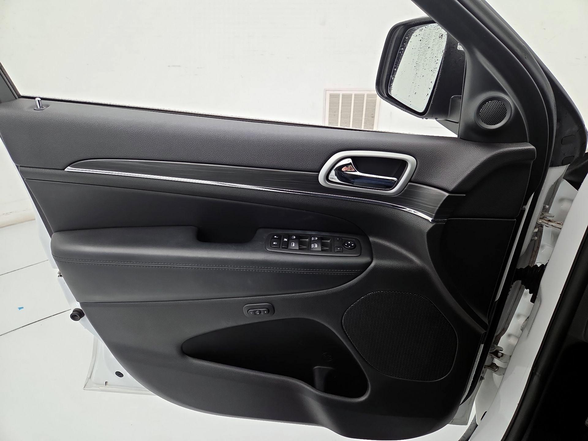 Thumbnail: 2019 Jeep Grand Cherokee - 12