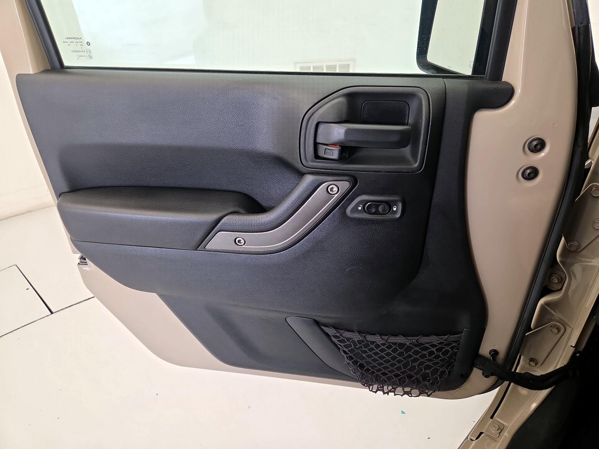 Thumbnail: 2016 Jeep Wrangler - 12