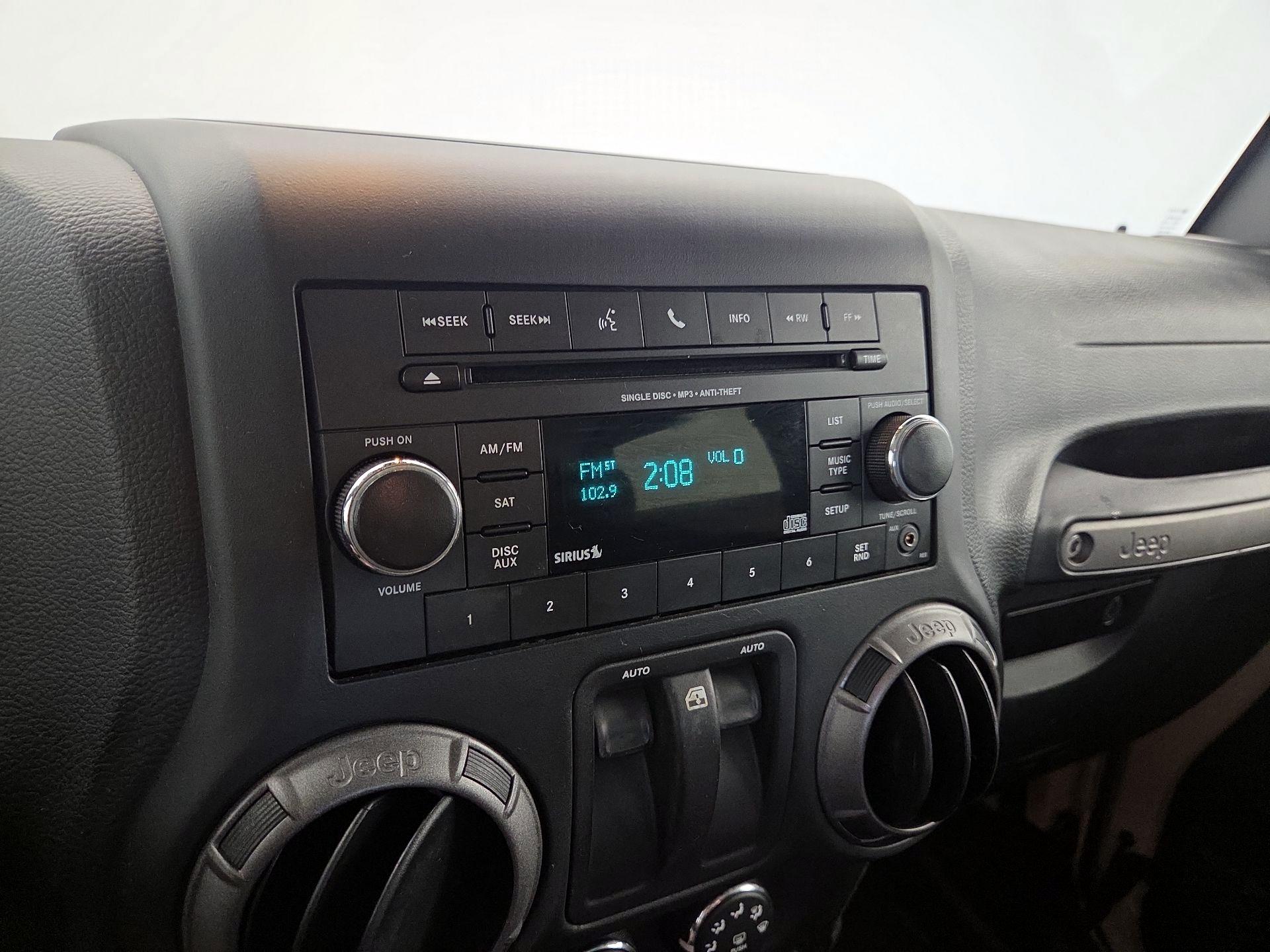 Thumbnail: 2016 Jeep Wrangler - 13