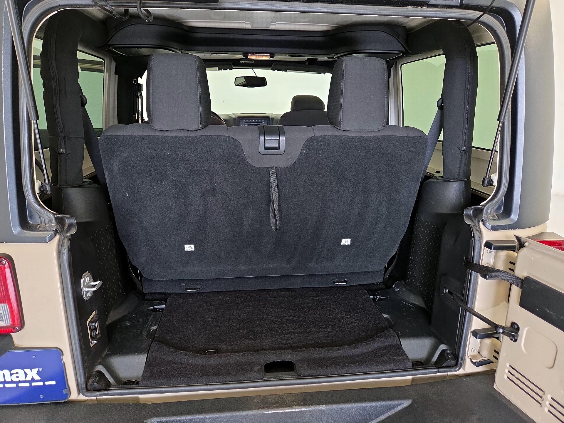 Thumbnail: 2016 Jeep Wrangler - 18