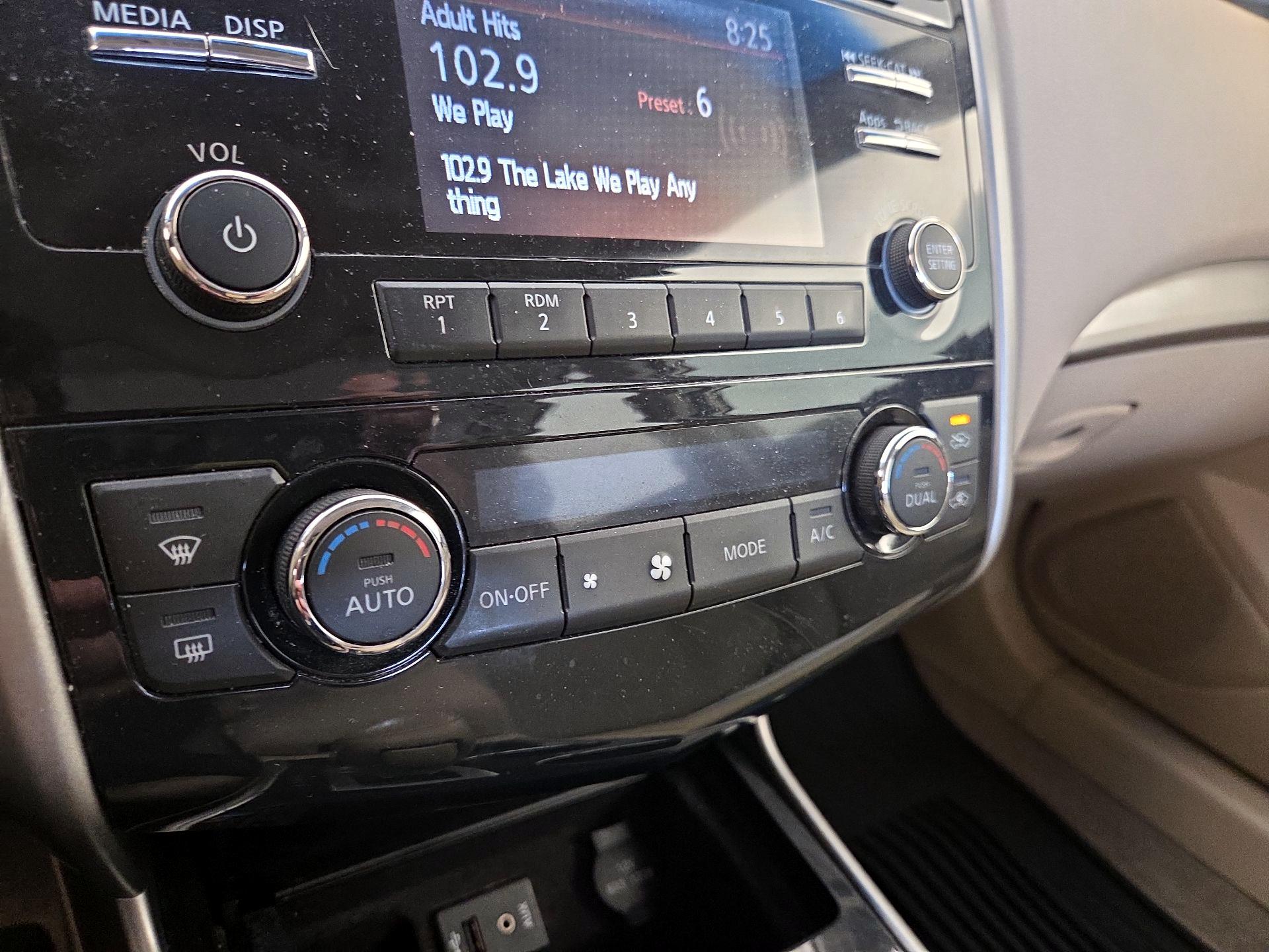Thumbnail: 2014 Nissan Altima - 16