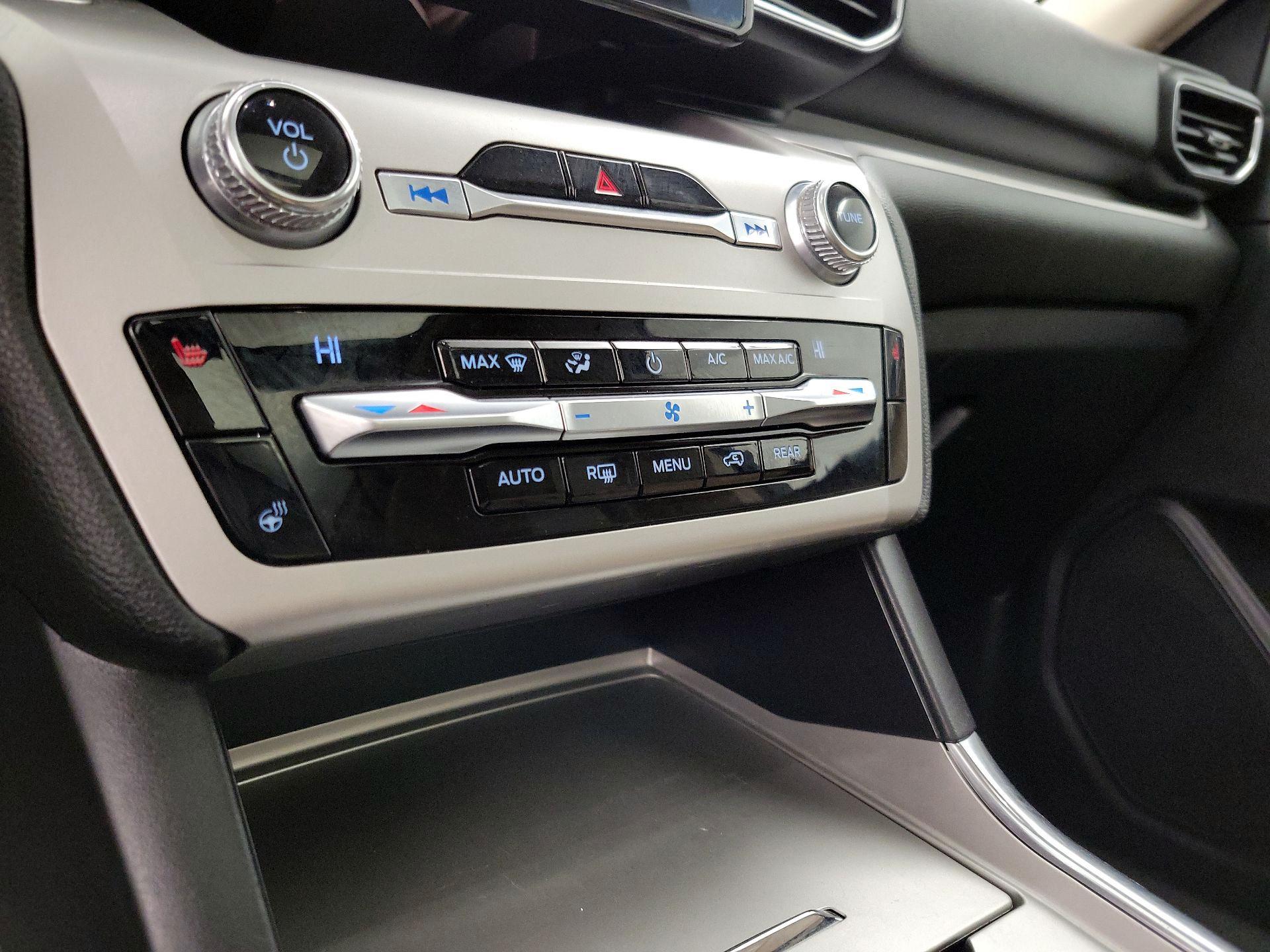 Thumbnail: 2021 Ford Explorer - 17