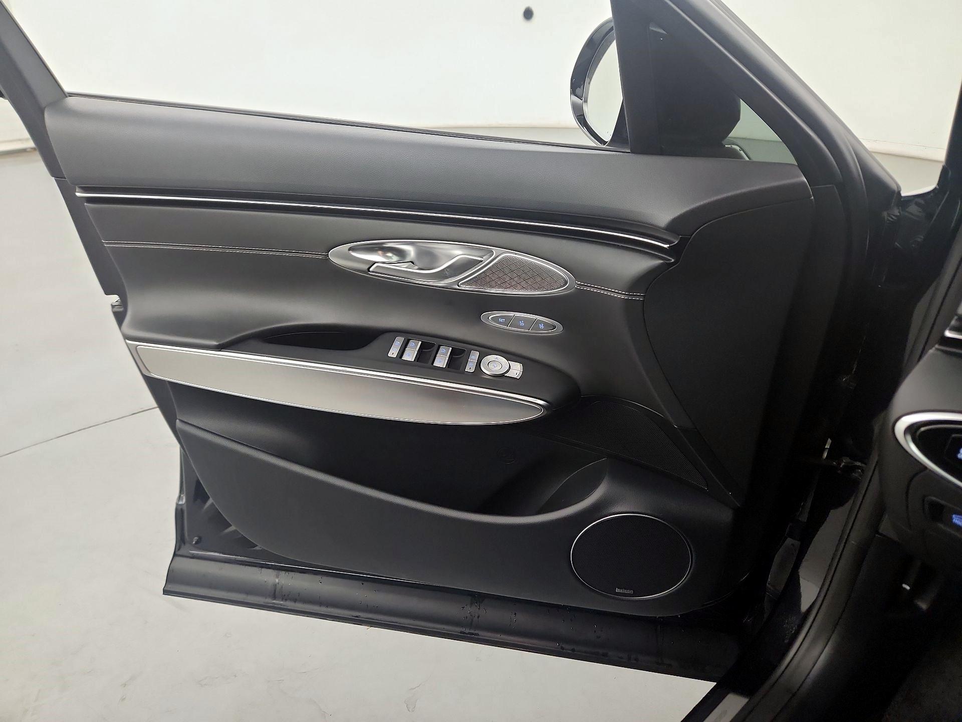 Thumbnail: 2022 Genesis GV70 - 12