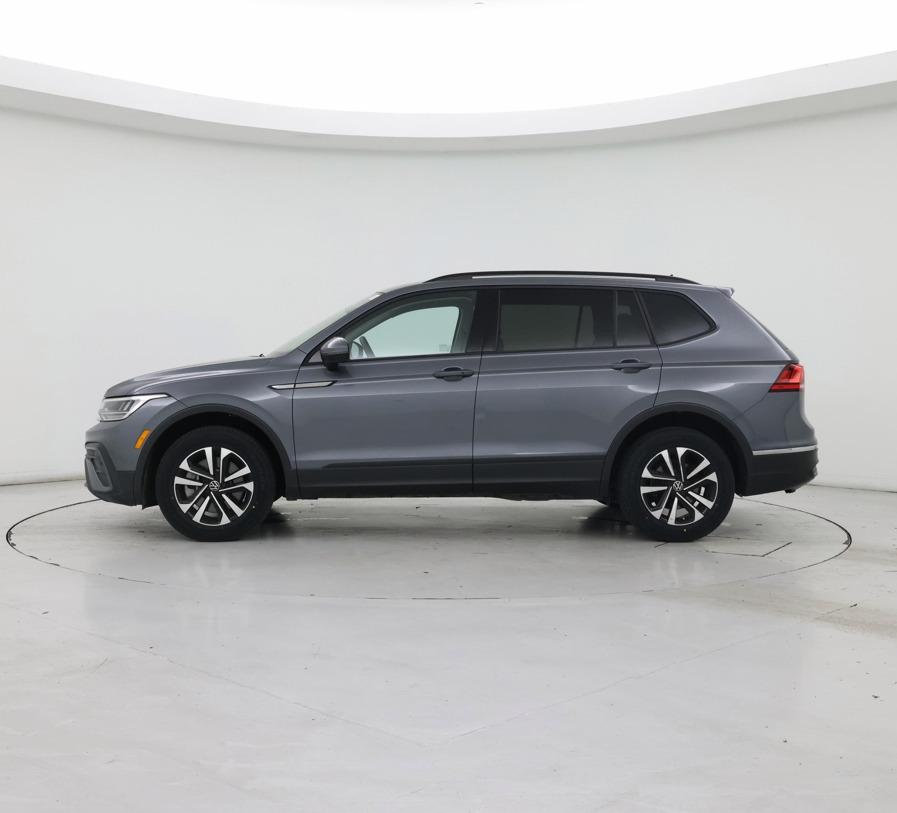 Thumbnail: 2022 Volkswagen Tiguan - 3