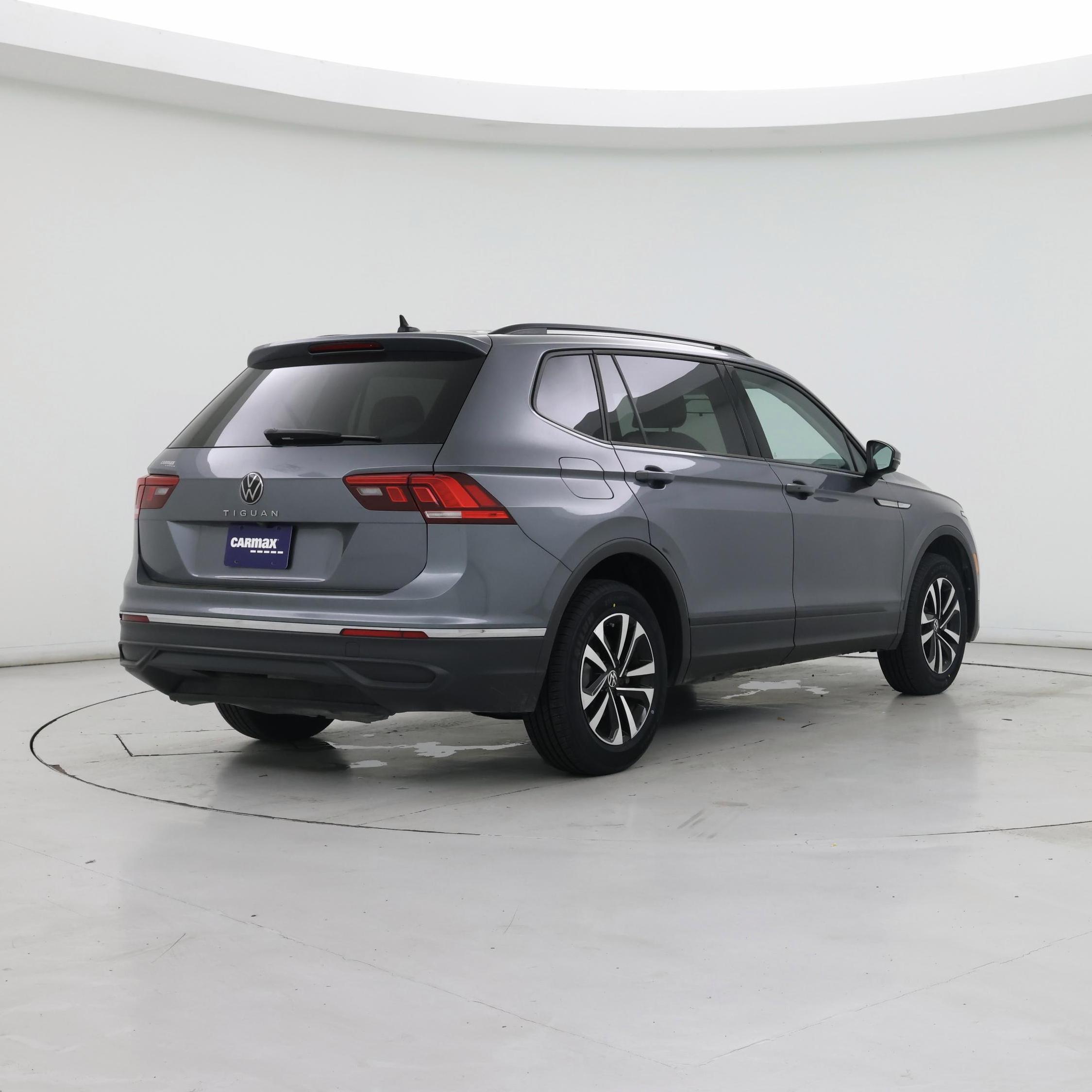Thumbnail: 2022 Volkswagen Tiguan - 8