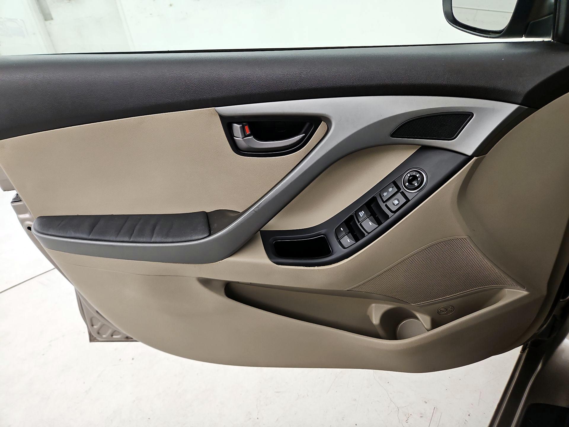 Thumbnail: 2014 Hyundai Elantra - 12