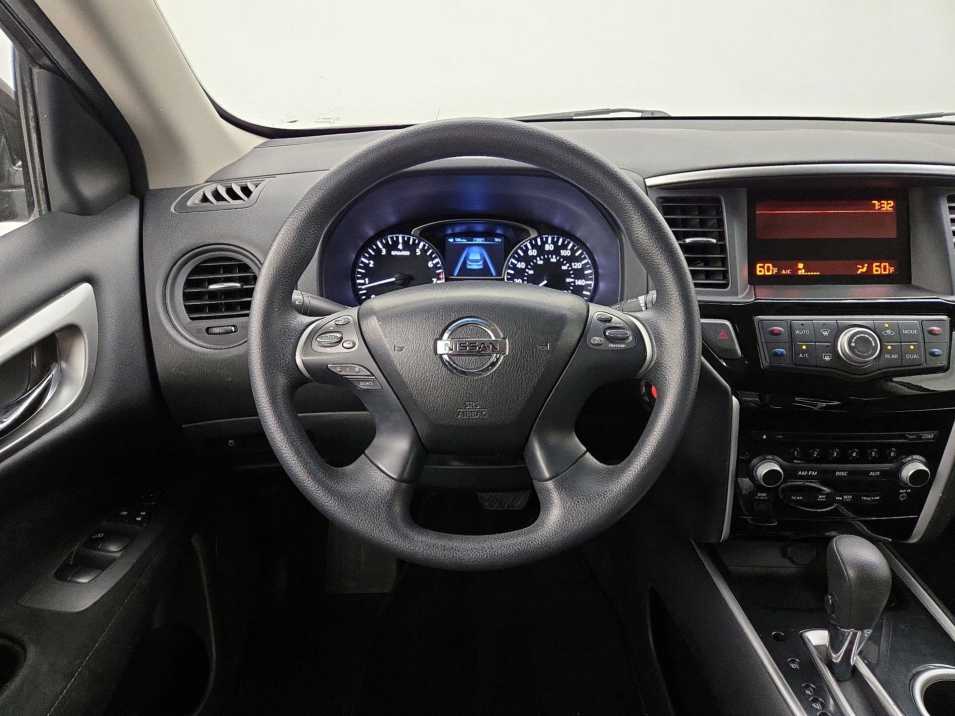 Thumbnail: 2013 Nissan Pathfinder - 10