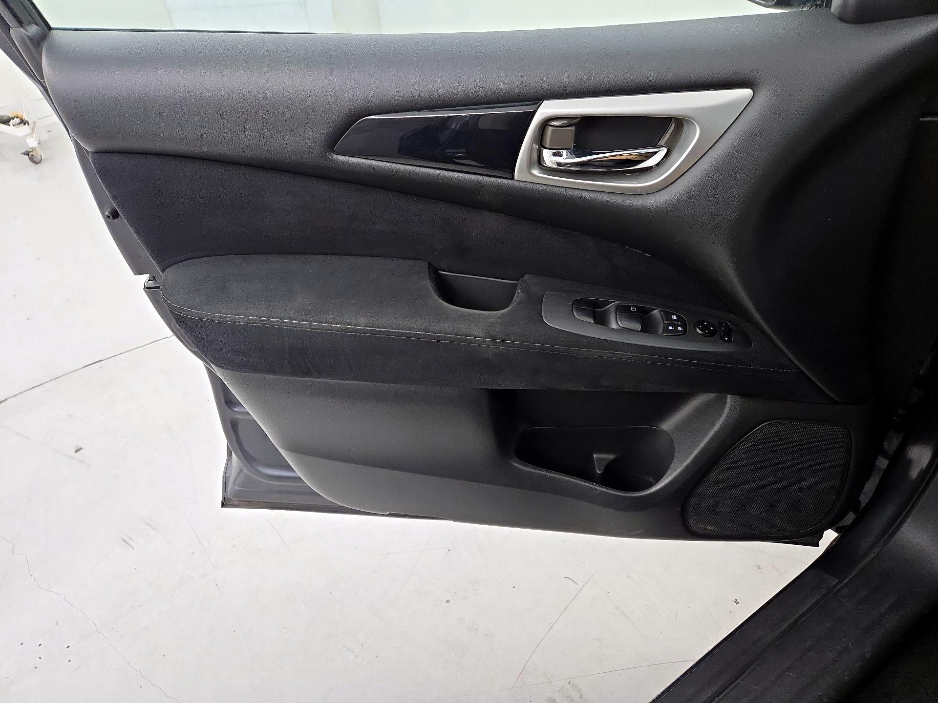 Thumbnail: 2013 Nissan Pathfinder - 12