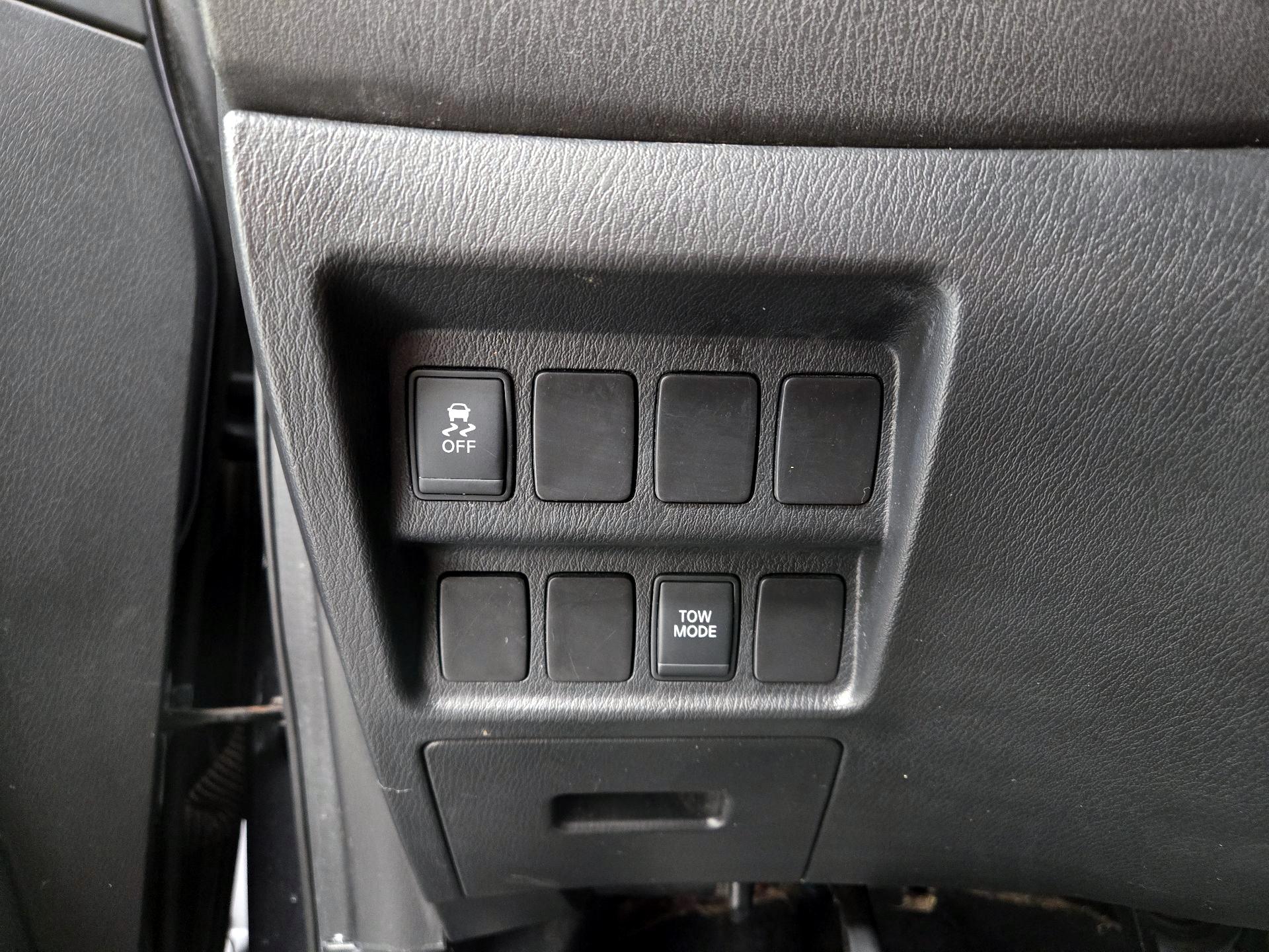 Thumbnail: 2013 Nissan Pathfinder - 13