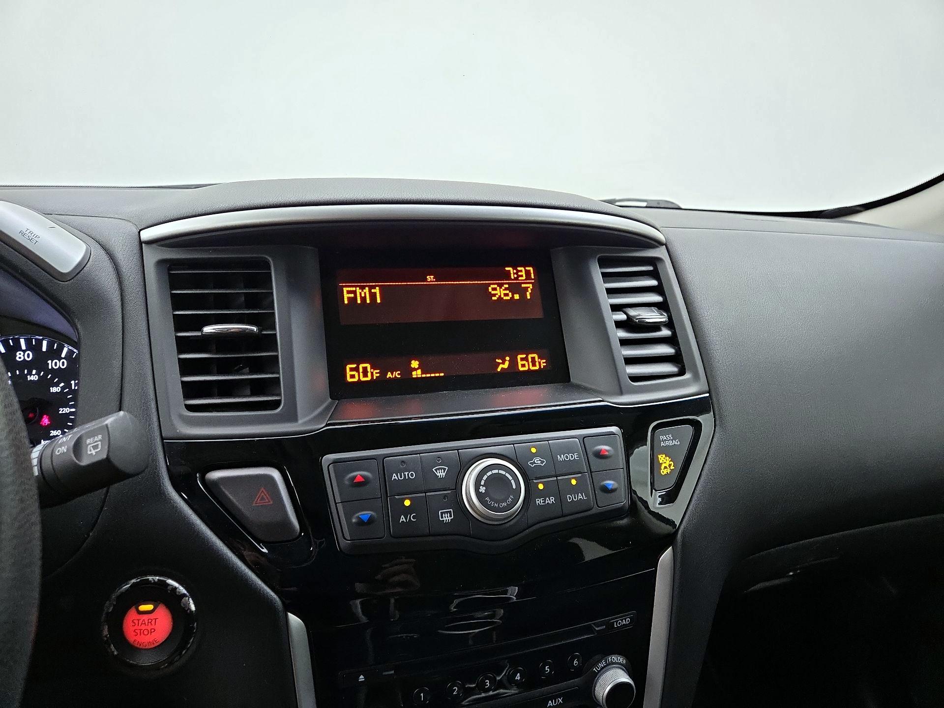 Thumbnail: 2013 Nissan Pathfinder - 14