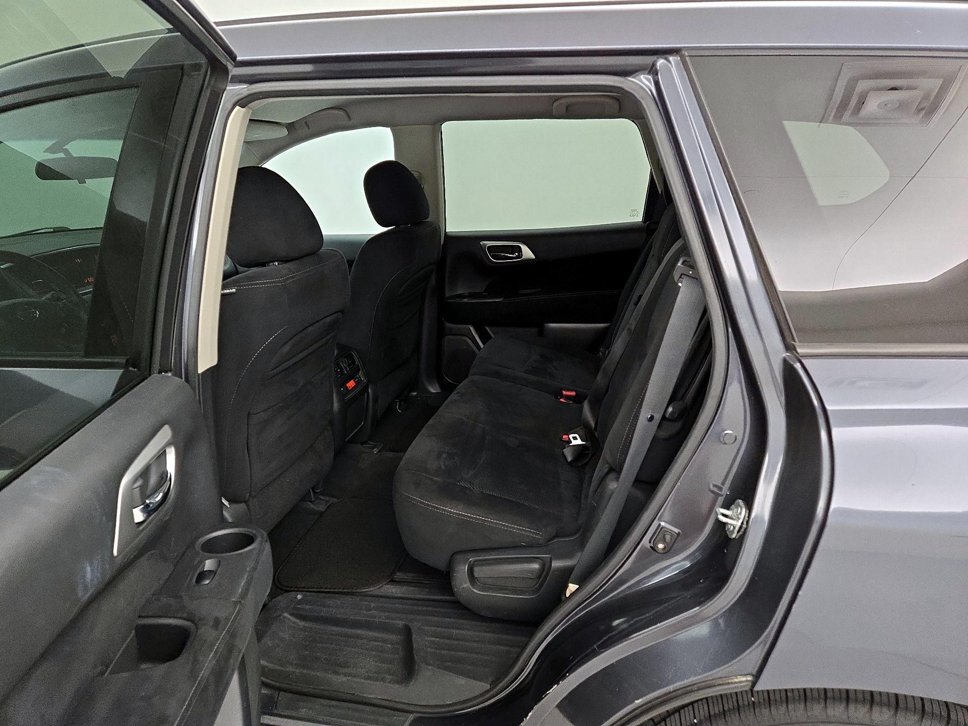 Thumbnail: 2013 Nissan Pathfinder - 17