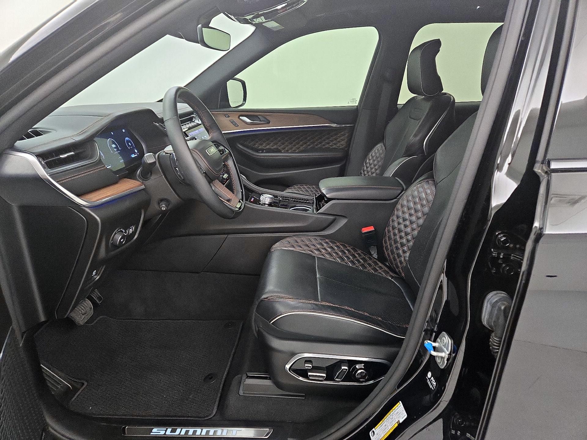 Thumbnail: 2022 Jeep Grand Cherokee - 11